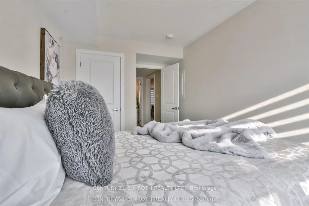 Photo 33 of 64 Appletree Lane, Barrie, Innis-Shore — HOMEH
