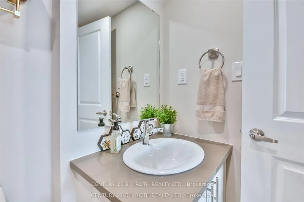 Photo 37 of 64 Appletree Lane, Barrie, Innis-Shore — HOMEH