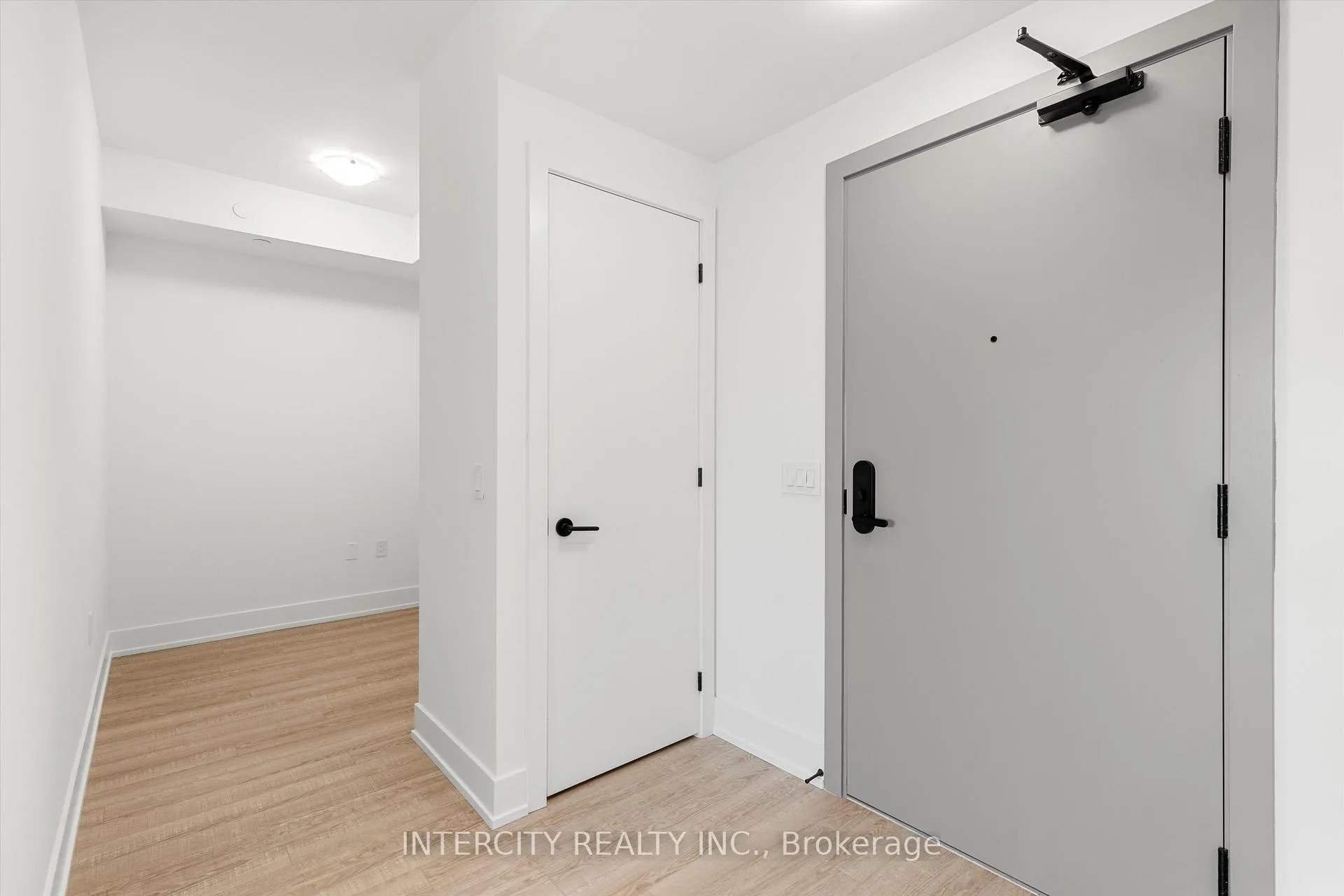 Photo 7 of Unit 434, 2075 King Road, King, King City — HOMEH
