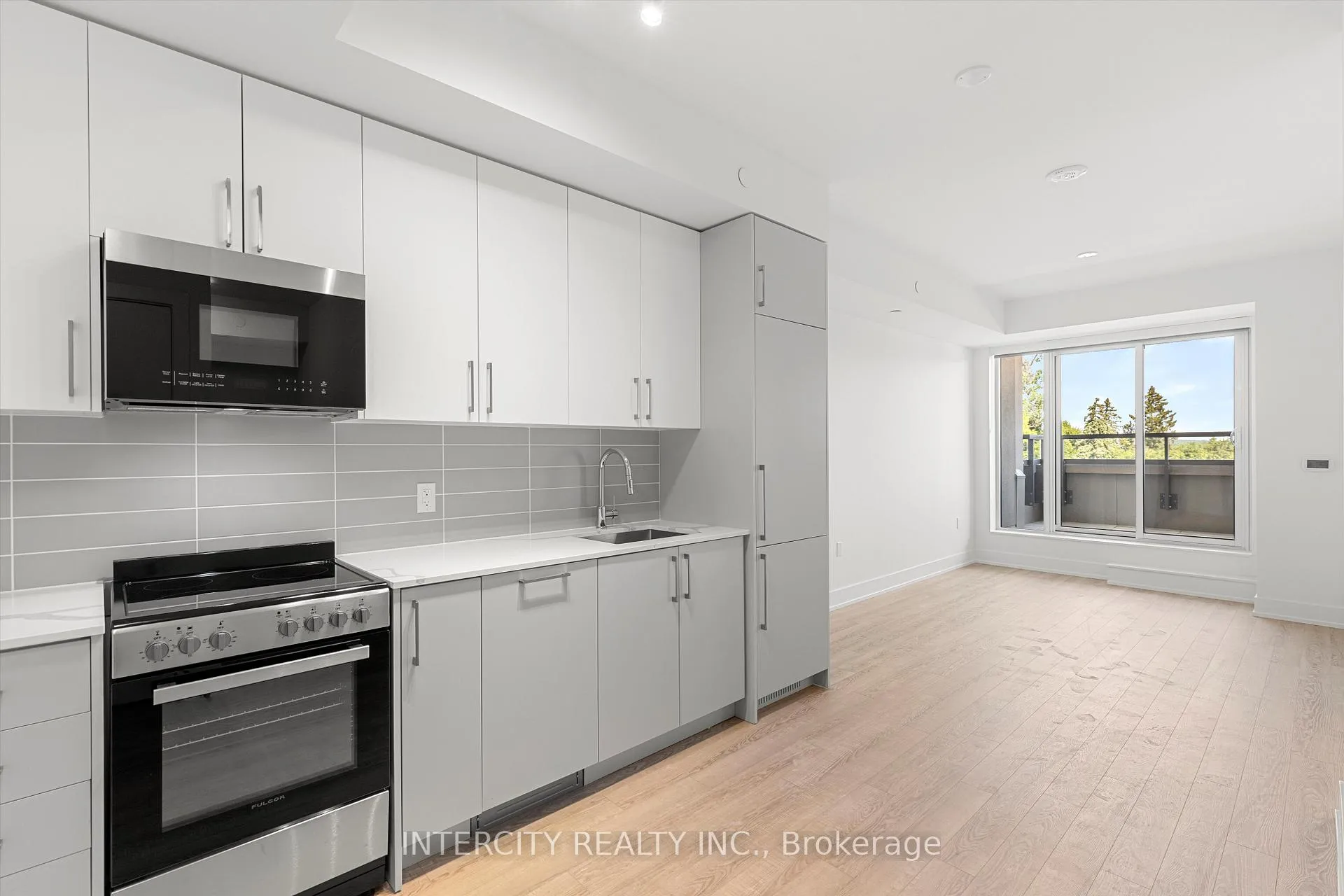 Photo 8 of Unit 434, 2075 King Road, King, King City — HOMEH