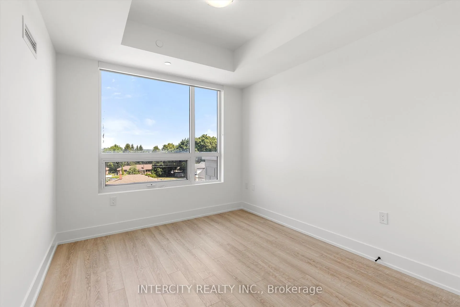 Photo 12 of Unit 434, 2075 King Road, King, King City — HOMEH