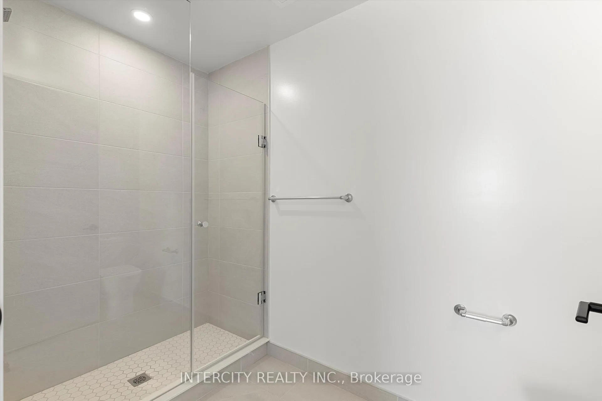 Photo 13 of Unit 434, 2075 King Road, King, King City — HOMEH