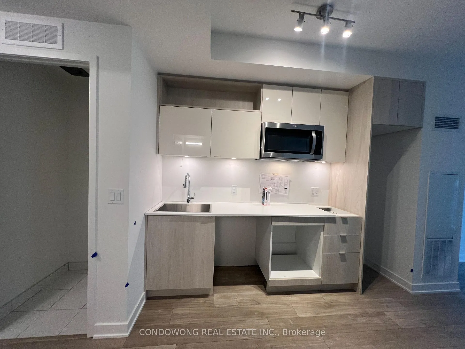 Photo 4 of Unit 2012, 70 Princess Street, Toronto, Waterfront Communities — HOMEH