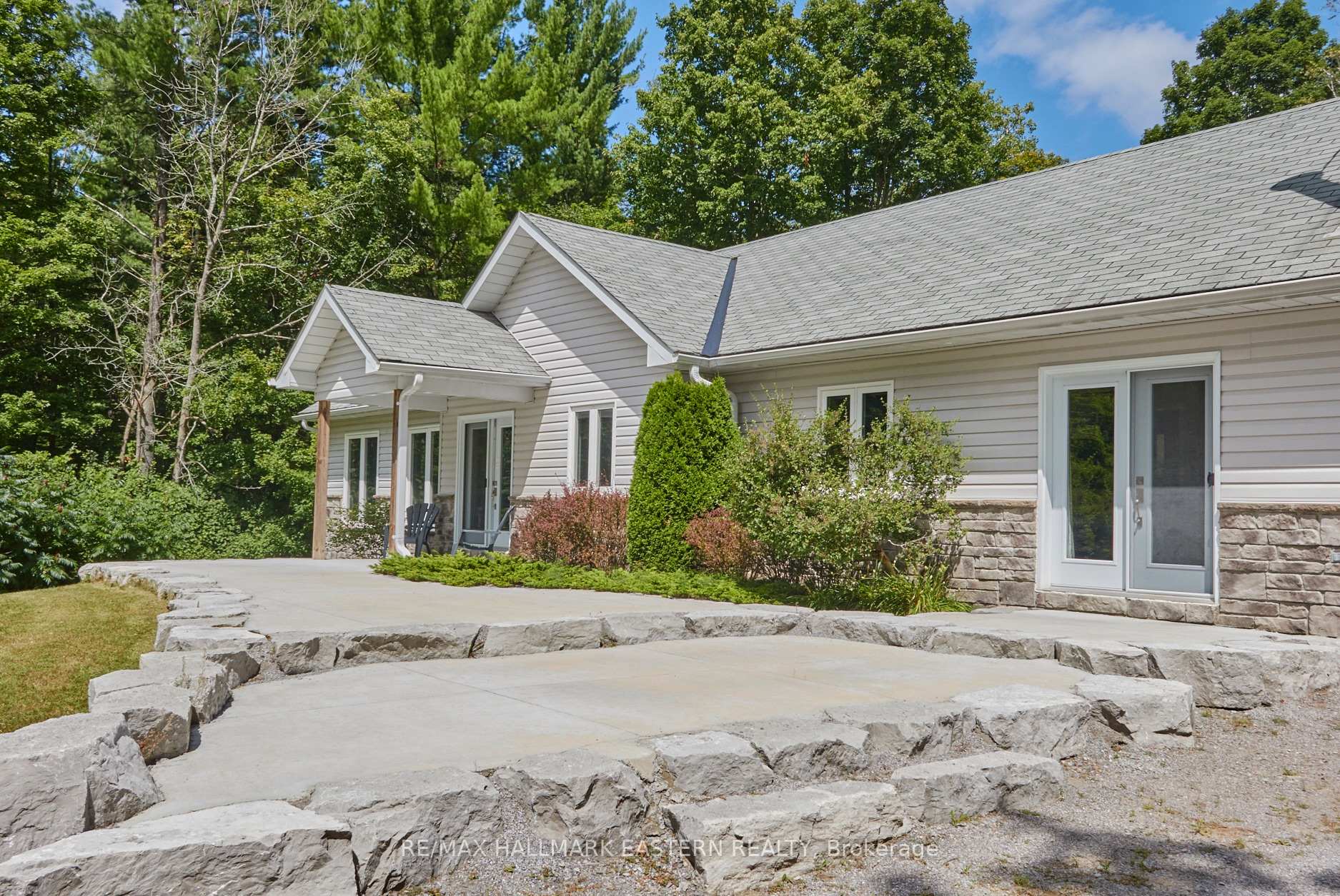 Photo 5 of 39 Deer Avenue, Cavan Monaghan, Cavan Twp — HOMEH