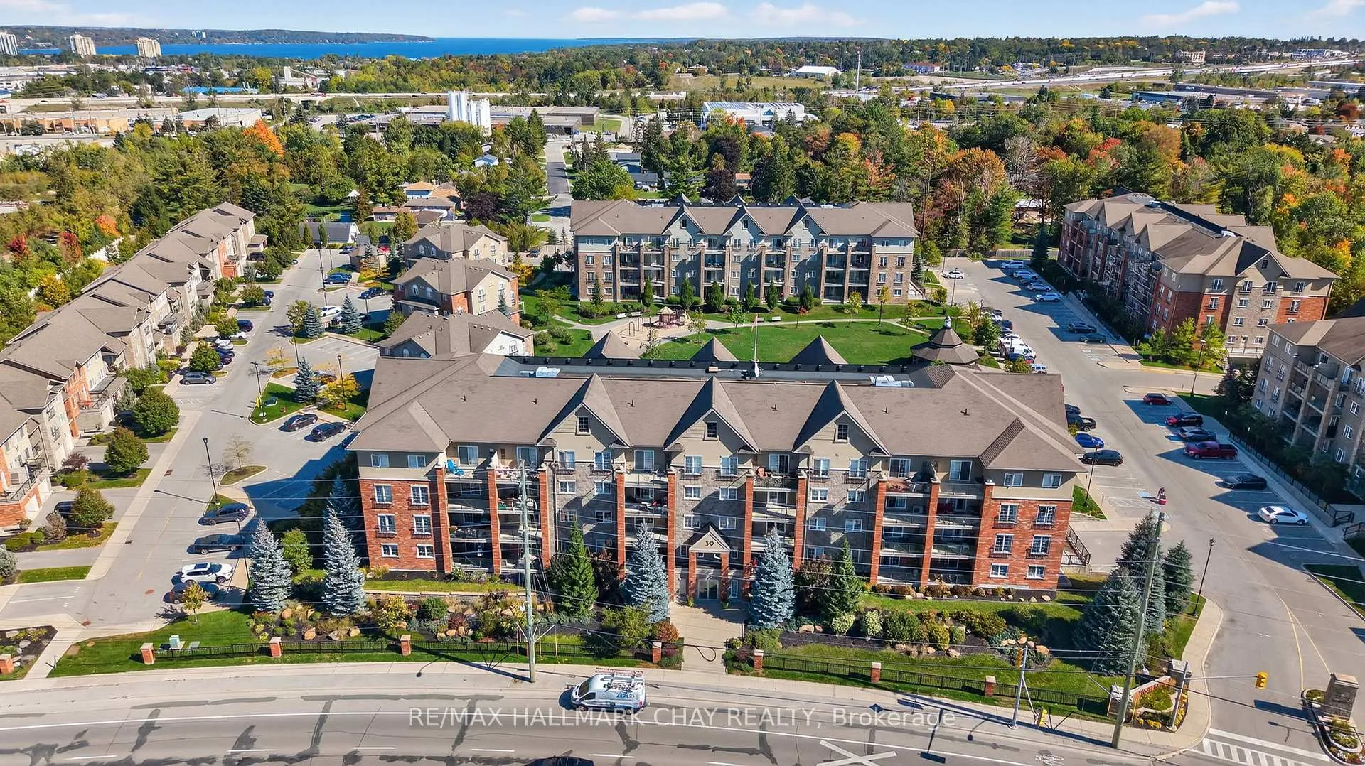Photo 3 of Unit 405, 39 Ferndale Drive S, Barrie, Ardagh — HOMEH