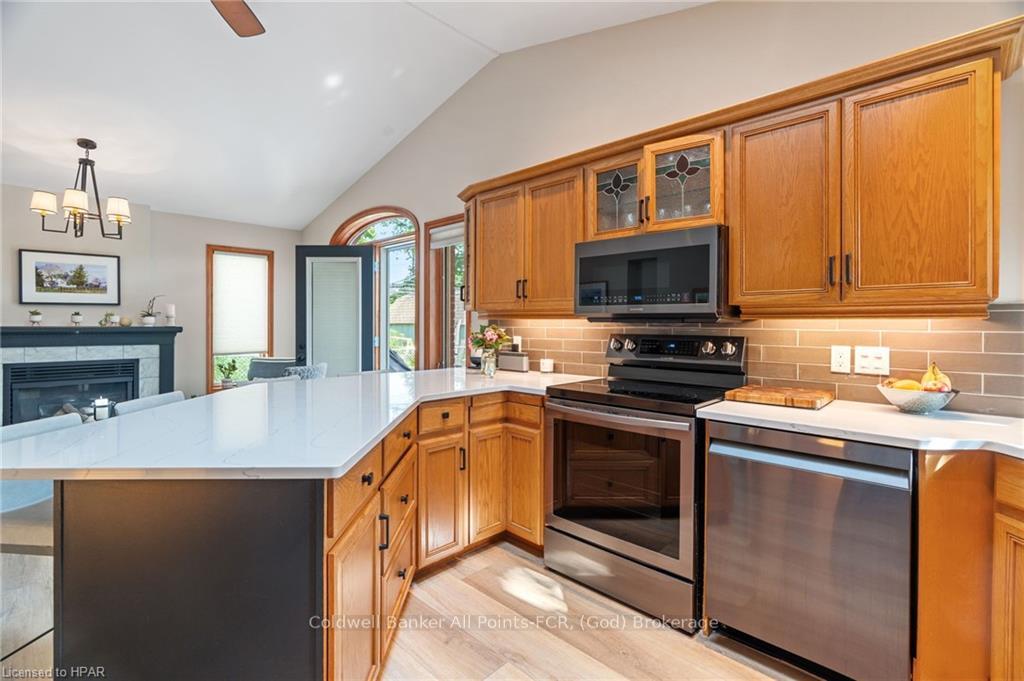 Photo 14 of 126 Nelson Street E, Goderich, Goderich (Town) — HOMEH