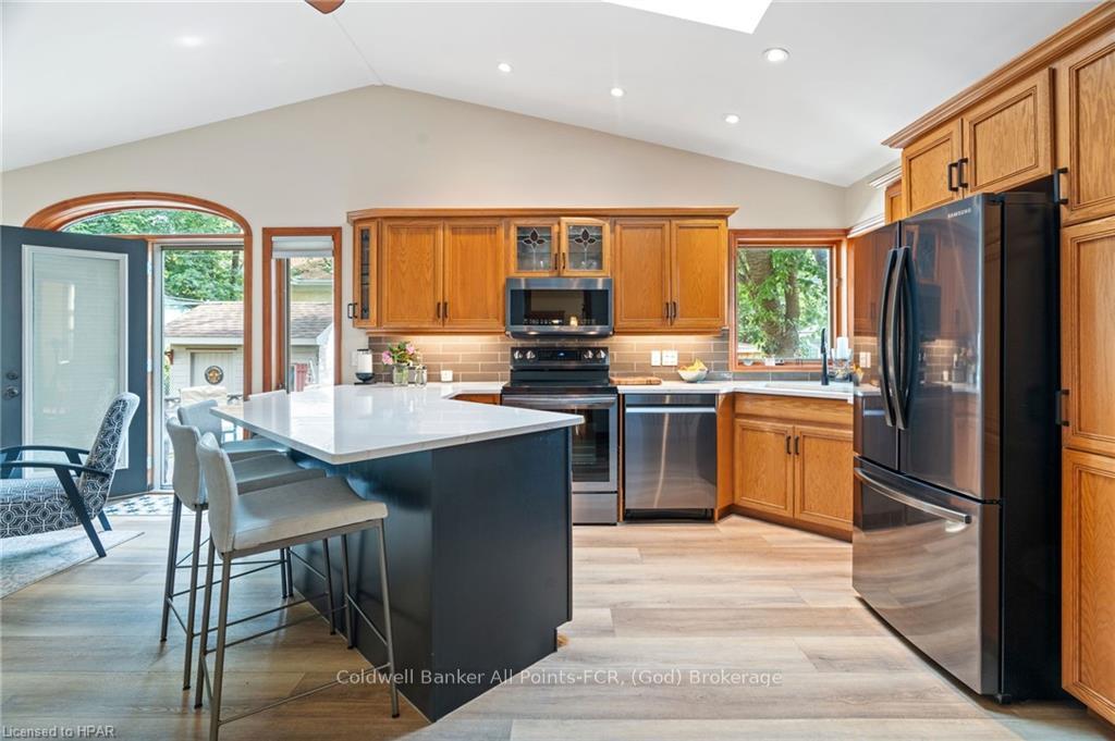 Photo 15 of 126 Nelson Street E, Goderich, Goderich (Town) — HOMEH