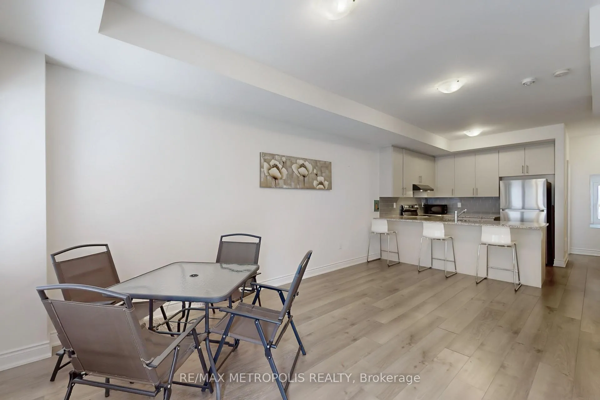 Photo 5 of Unit 4, 2607 Magdelen Path, Oshawa, Windfields — HOMEH