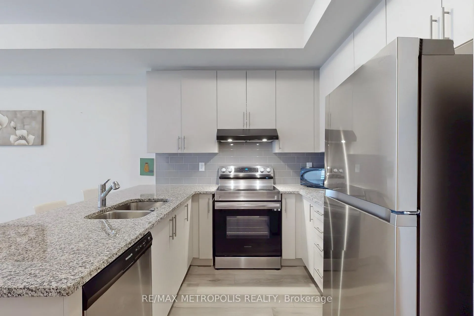 Photo 8 of Unit 4, 2607 Magdelen Path, Oshawa, Windfields — HOMEH