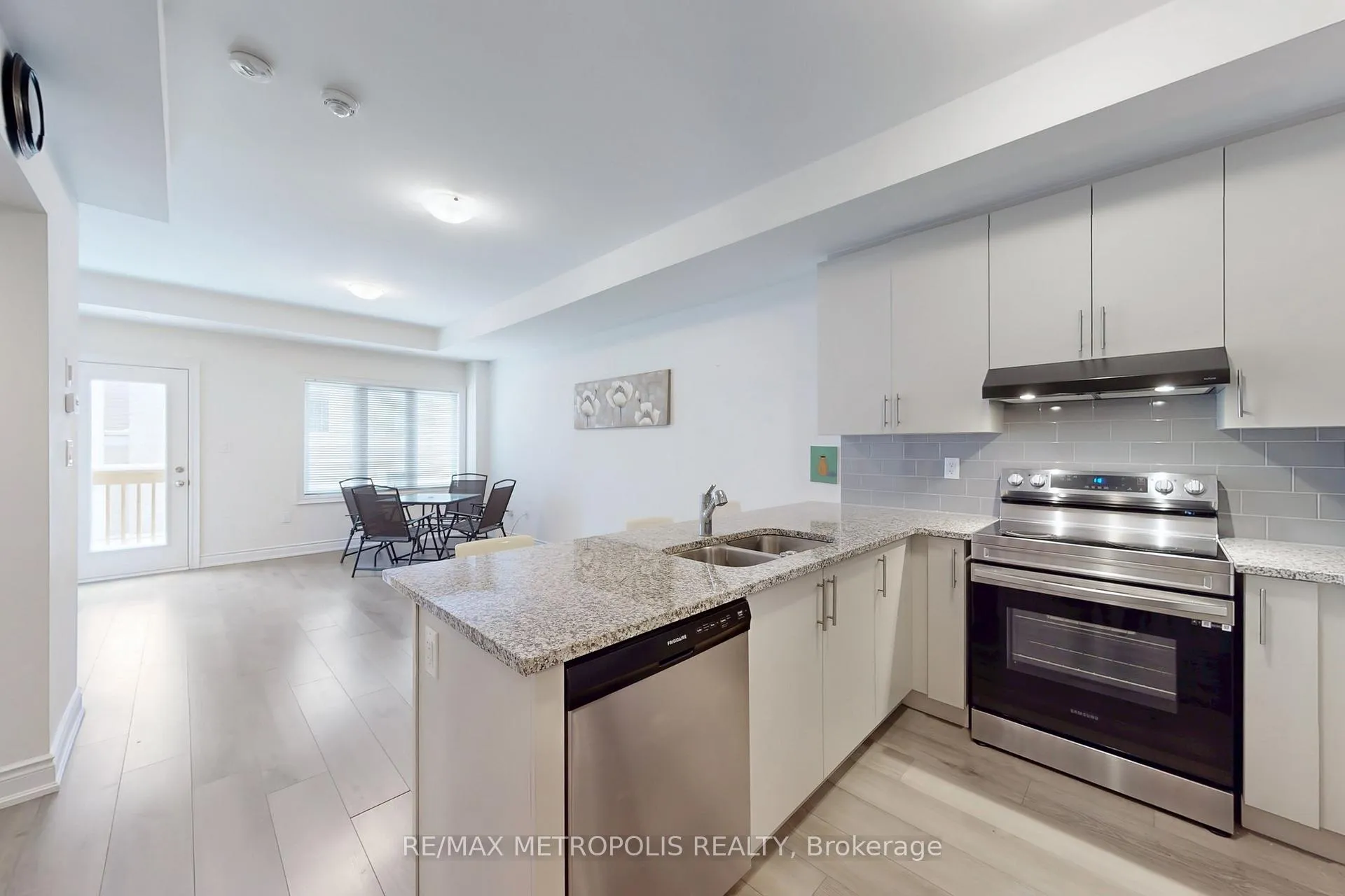 Photo 9 of Unit 4, 2607 Magdelen Path, Oshawa, Windfields — HOMEH