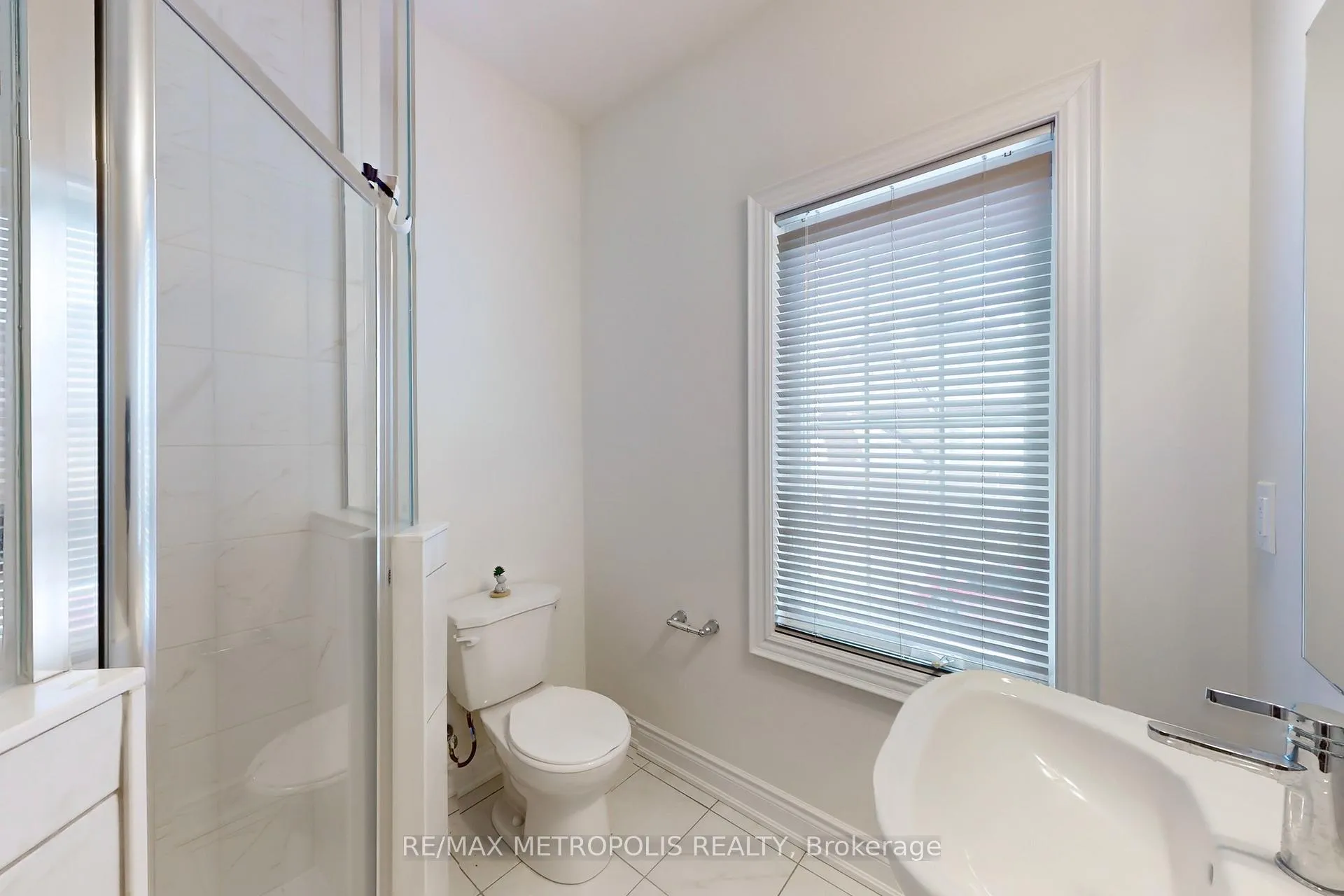 Photo 12 of Unit 4, 2607 Magdelen Path, Oshawa, Windfields — HOMEH
