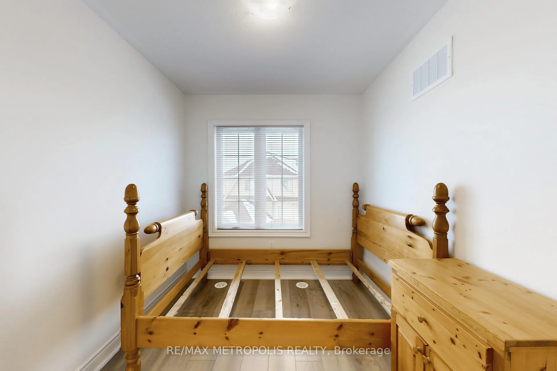 Photo 19 of Unit 4, 2607 Magdelen Path, Oshawa, Windfields — HOMEH