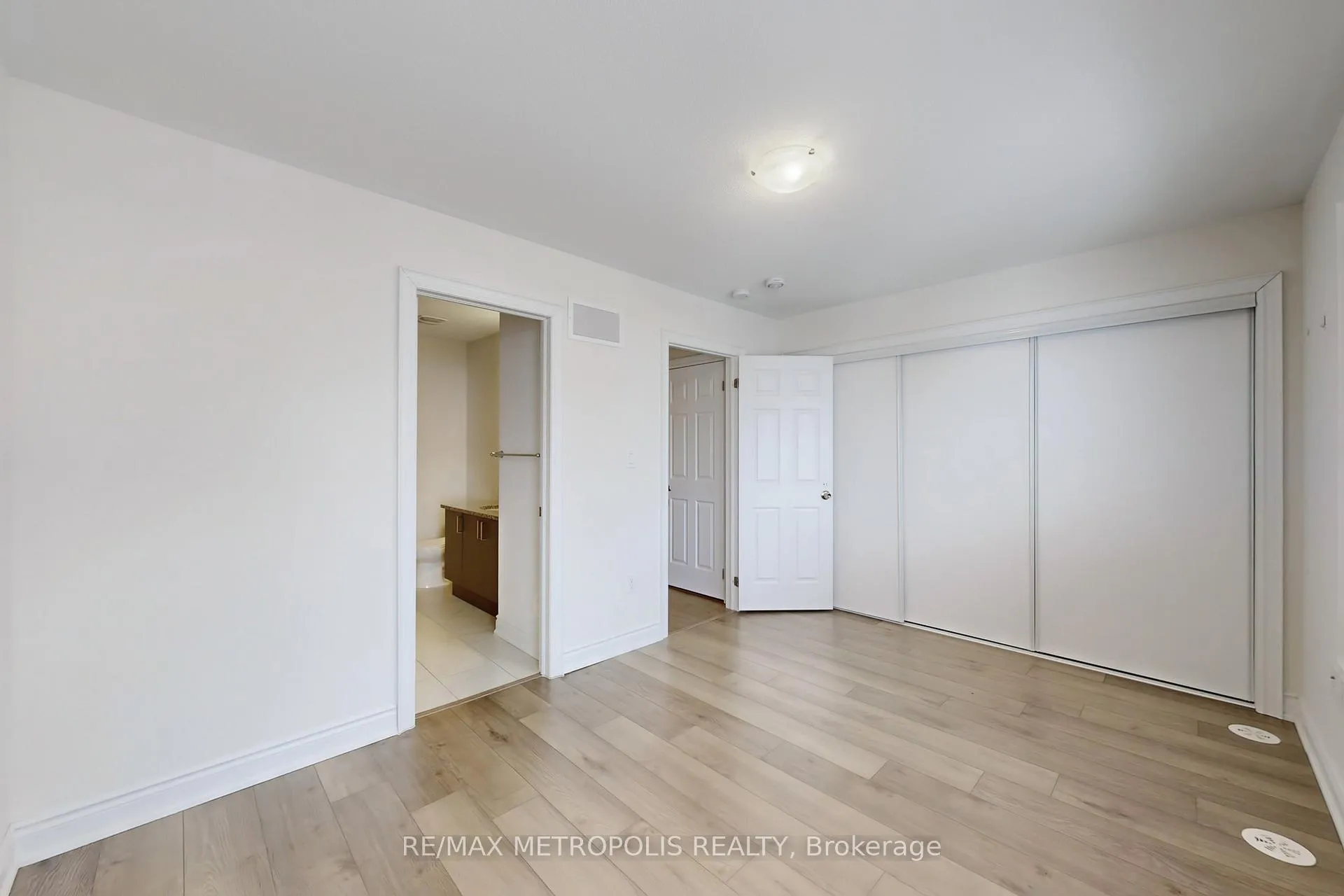 Photo 27 of Unit 4, 2607 Magdelen Path, Oshawa, Windfields — HOMEH