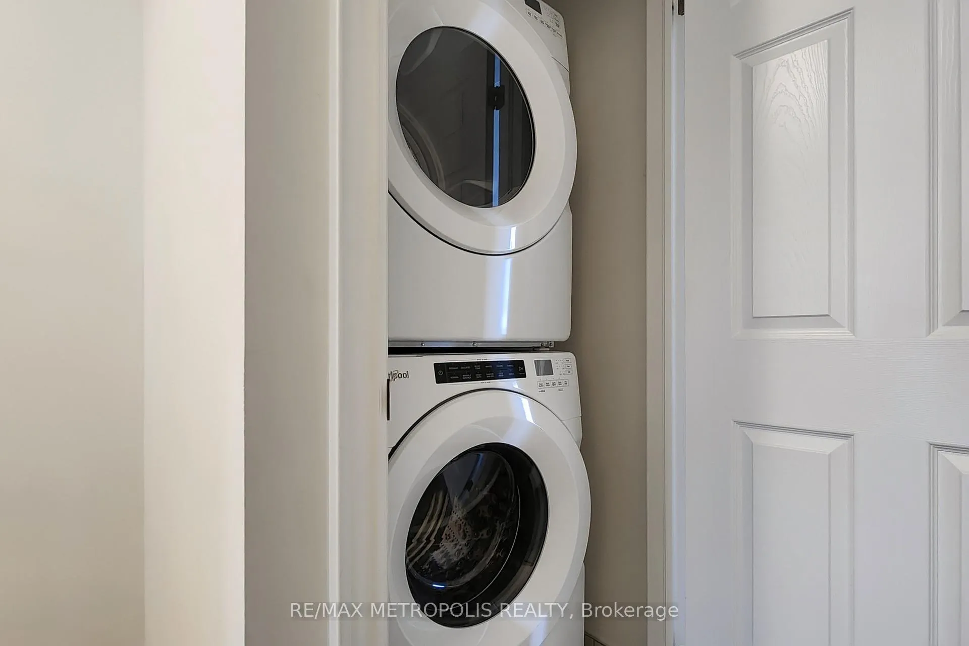 Photo 30 of Unit 4, 2607 Magdelen Path, Oshawa, Windfields — HOMEH