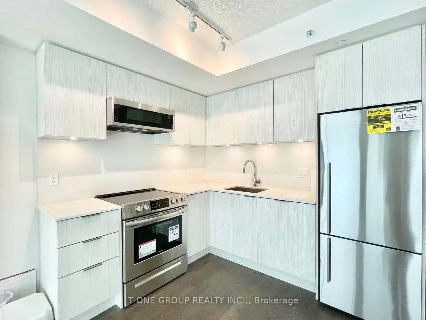 Photo 2 of Unit 911, 25 Richmond Street E, Toronto, Church-Yonge Corridor — HOMEH