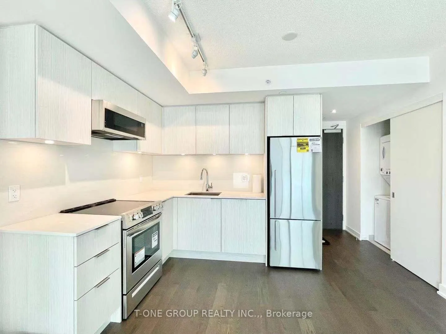 Photo 3 of Unit 911, 25 Richmond Street E, Toronto, Church-Yonge Corridor — HOMEH