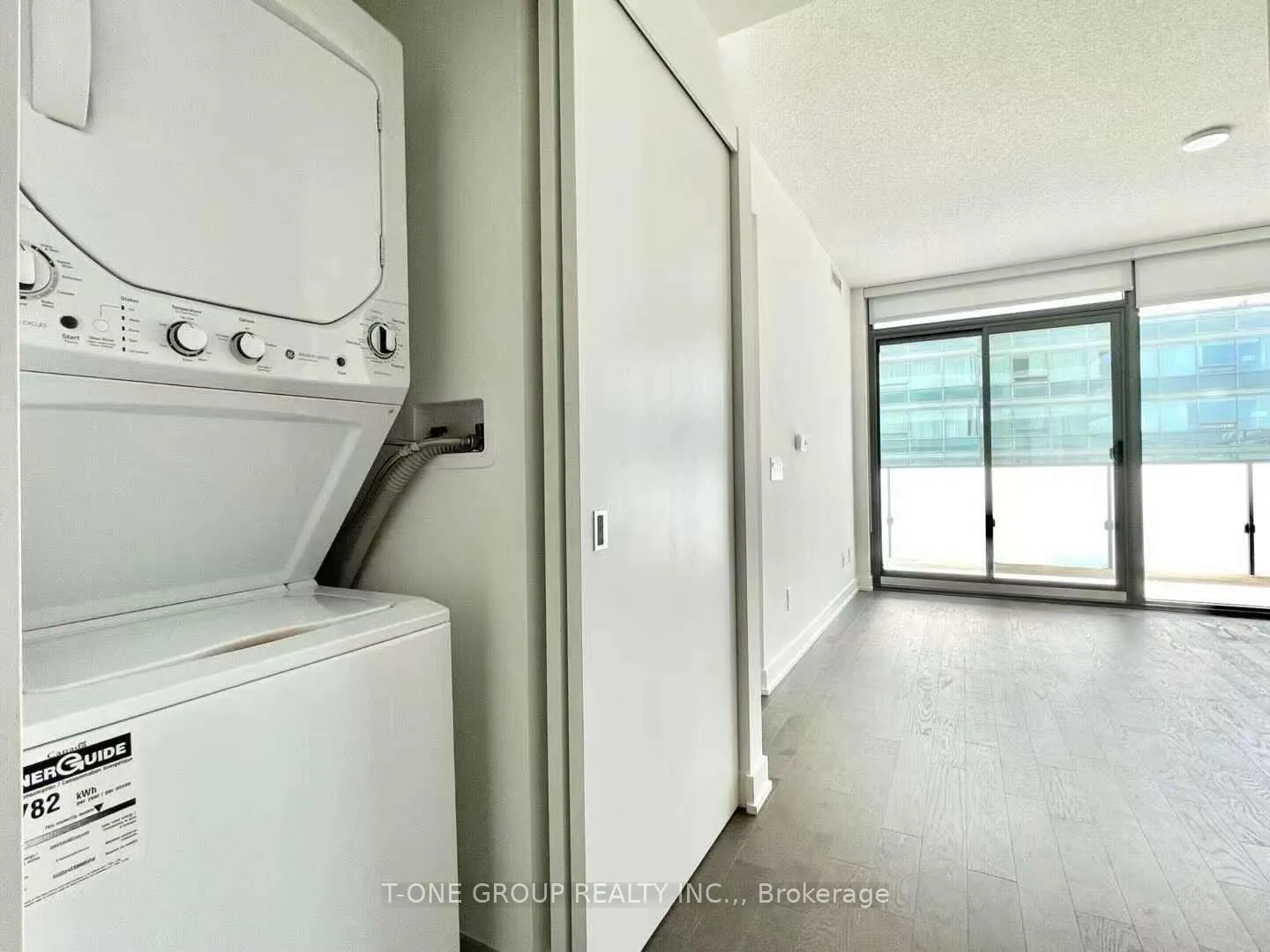 Photo 4 of Unit 911, 25 Richmond Street E, Toronto, Church-Yonge Corridor — HOMEH
