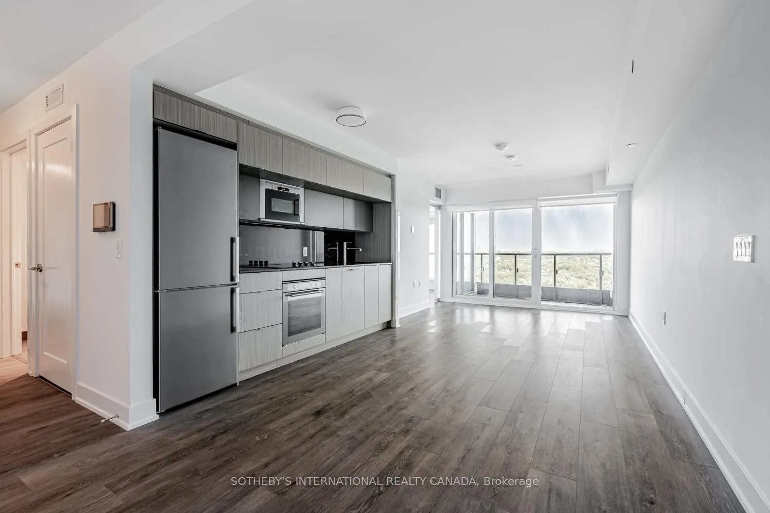 Front of Unit 2124, 585 Bloor Street E