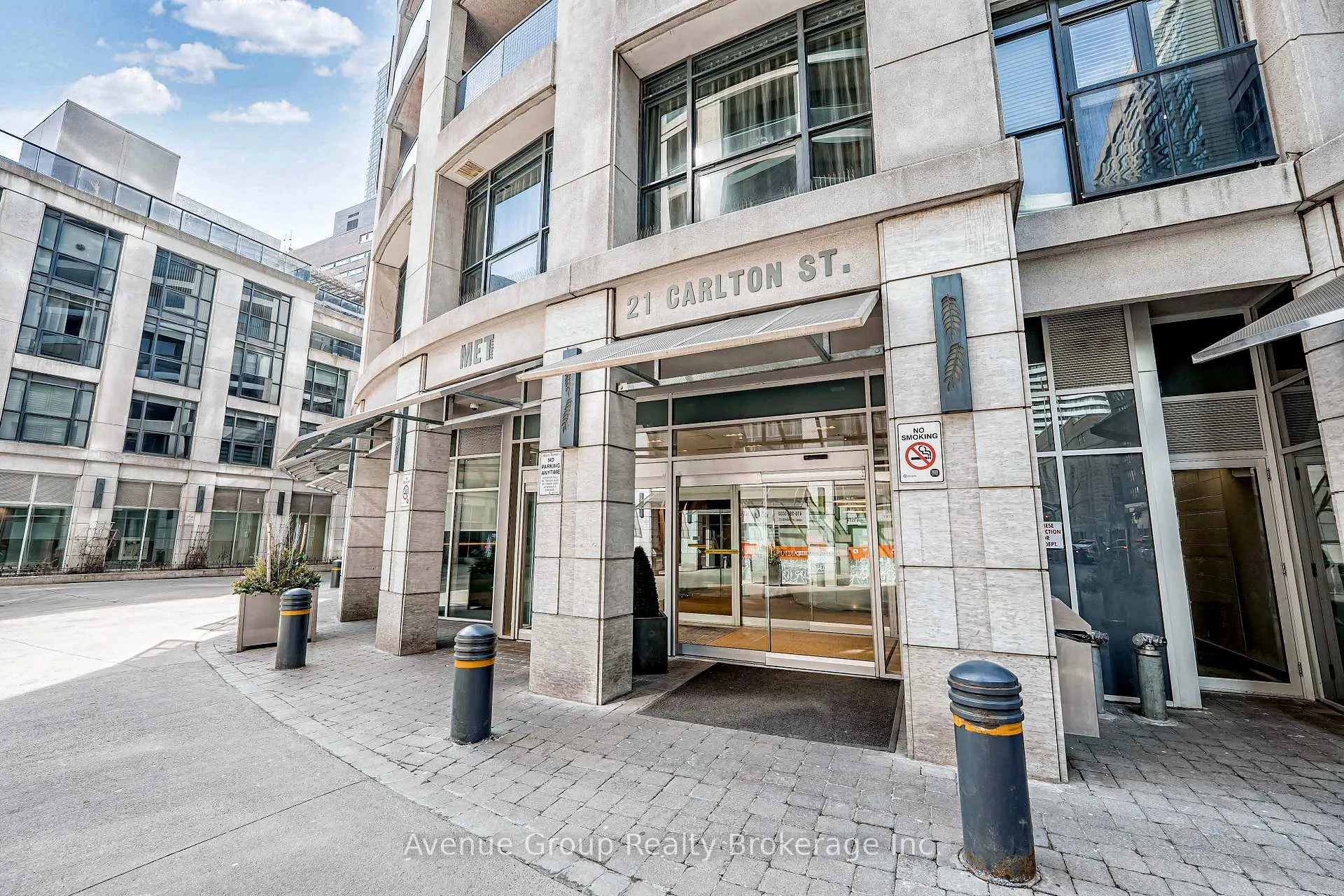Front of Unit 1404, 21 Carlton Street