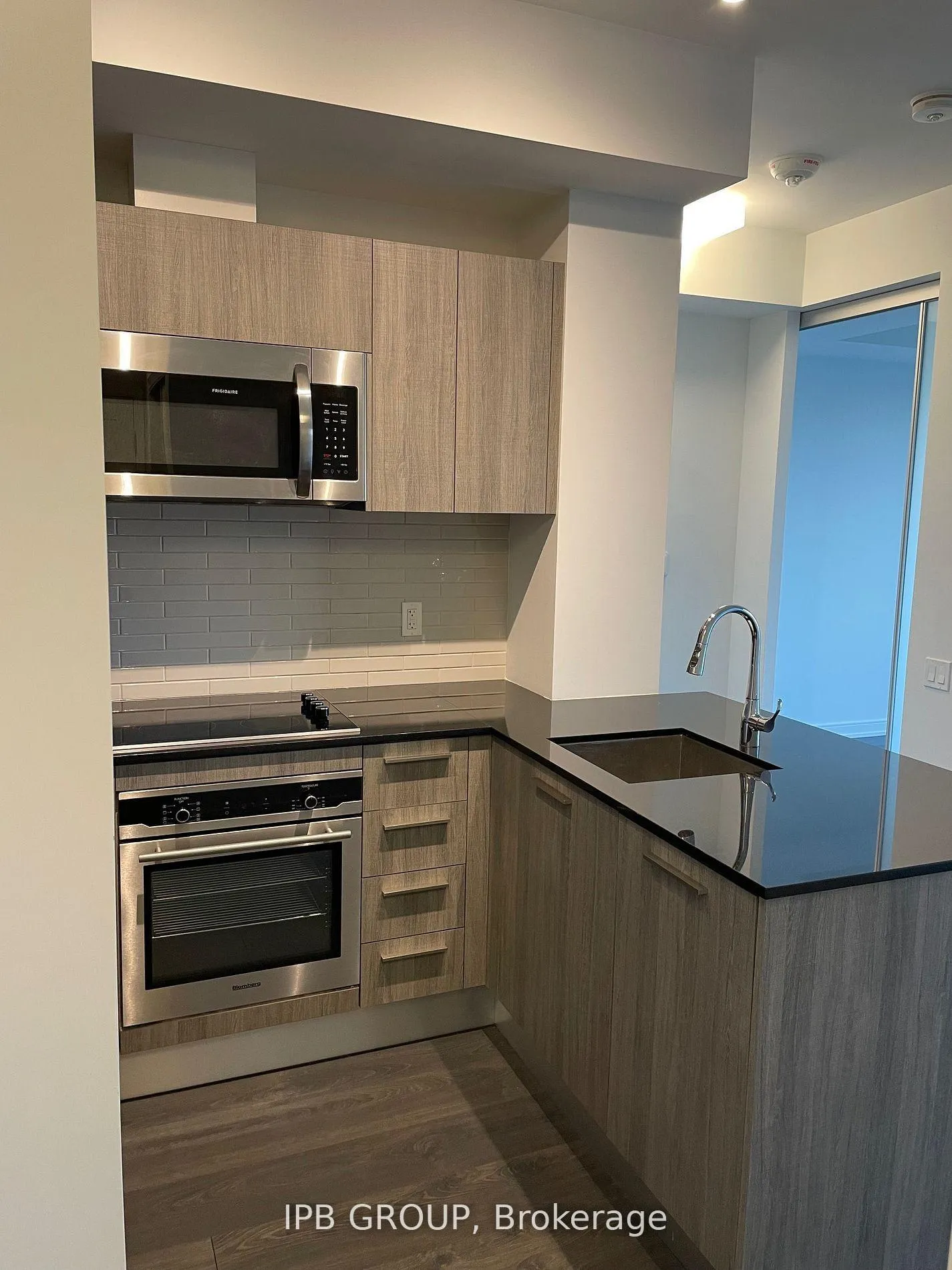 Photo 3 of Unit 906, 3 Gloucester Street, Toronto, Church-Yonge Corridor — HOMEH