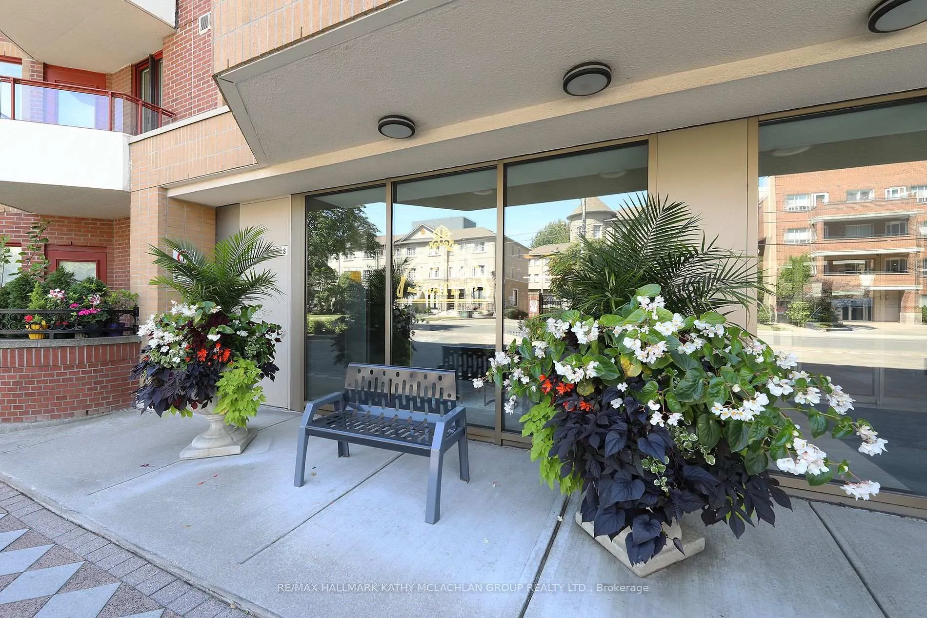 Photo 2 of Unit 421, 955 Millwood Road, Toronto, Leaside — HOMEH