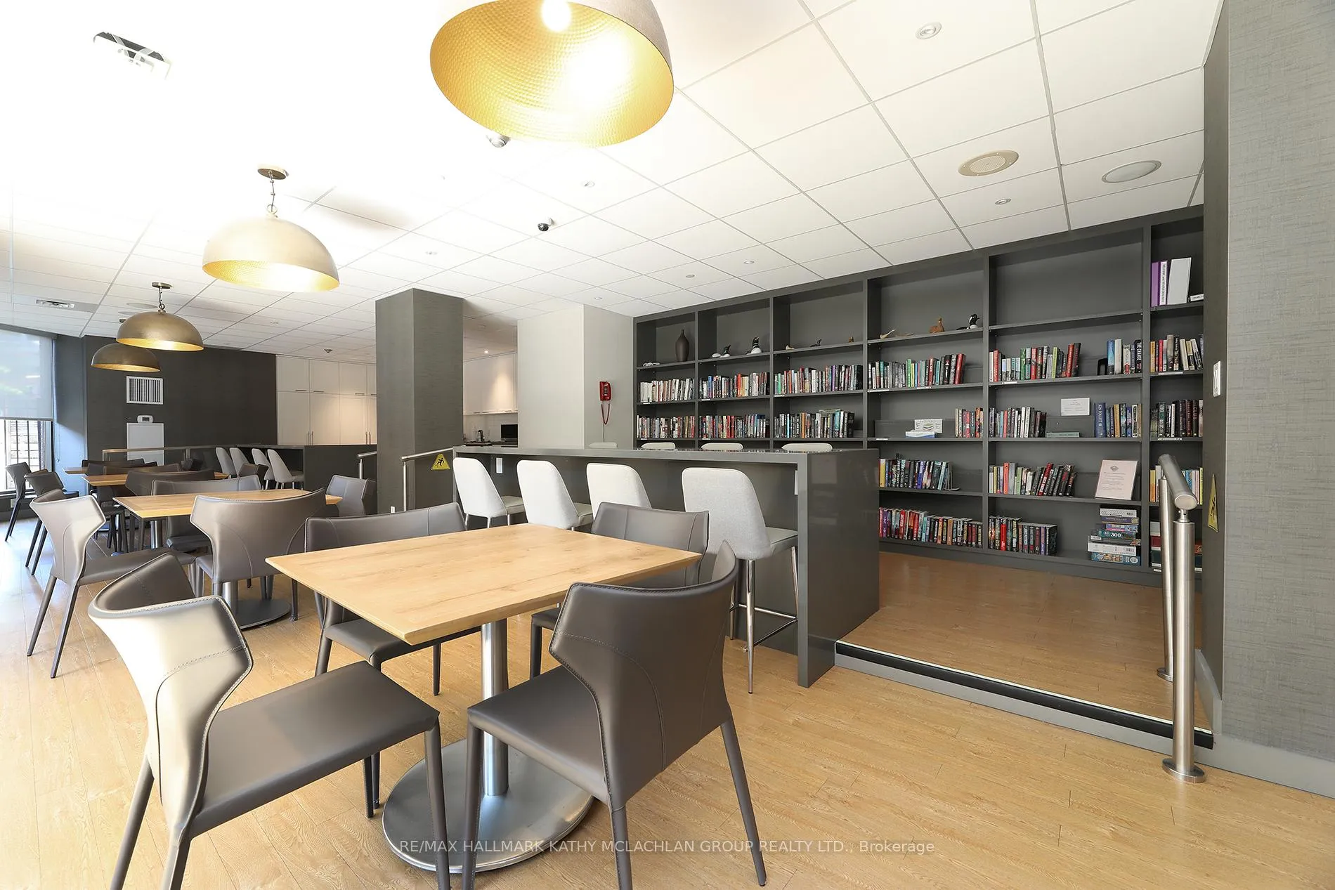 Photo 6 of Unit 421, 955 Millwood Road, Toronto, Leaside — HOMEH