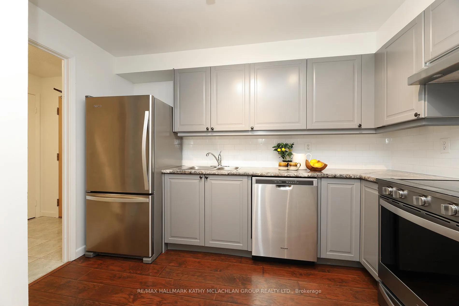 Photo 10 of Unit 421, 955 Millwood Road, Toronto, Leaside — HOMEH