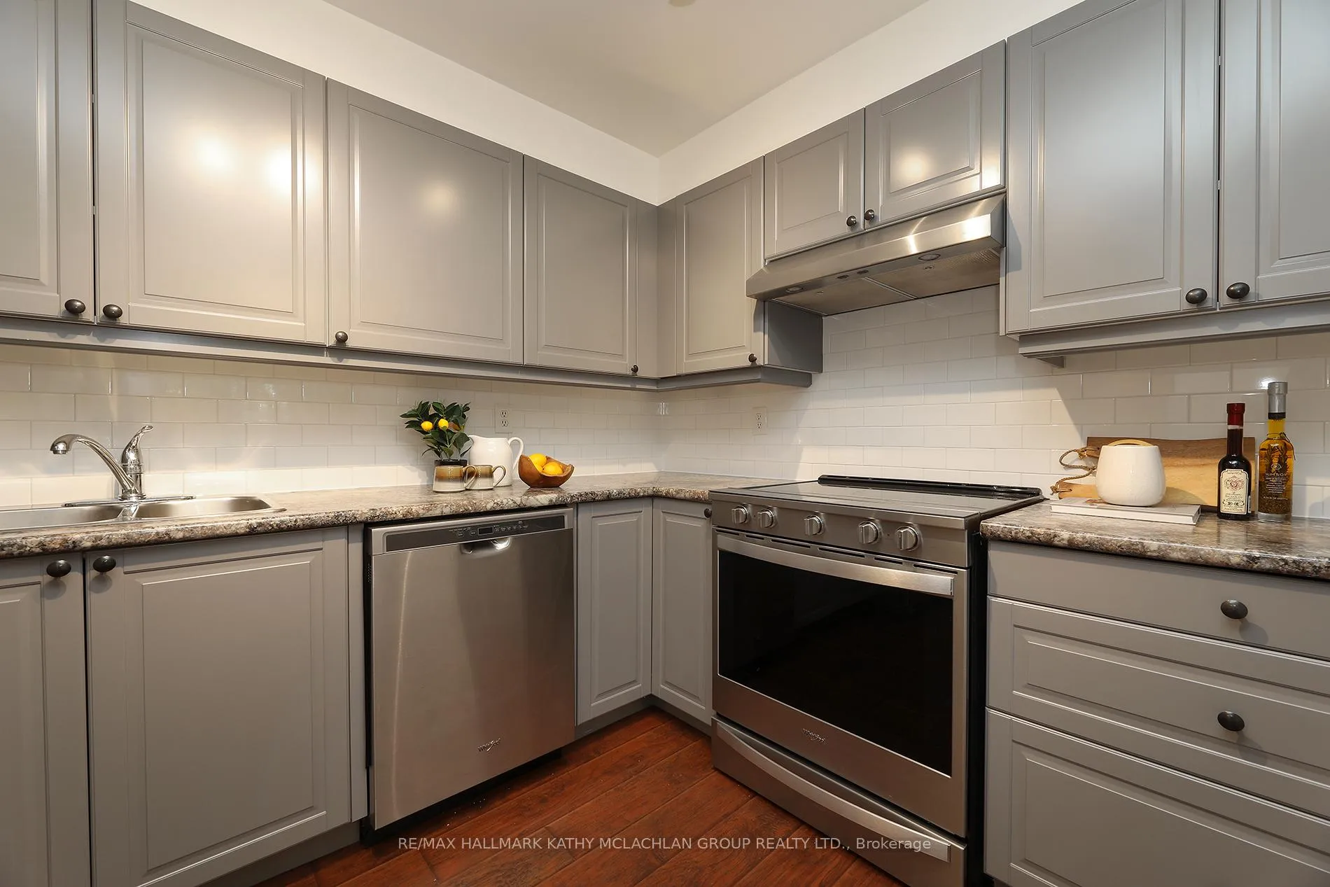 Photo 11 of Unit 421, 955 Millwood Road, Toronto, Leaside — HOMEH