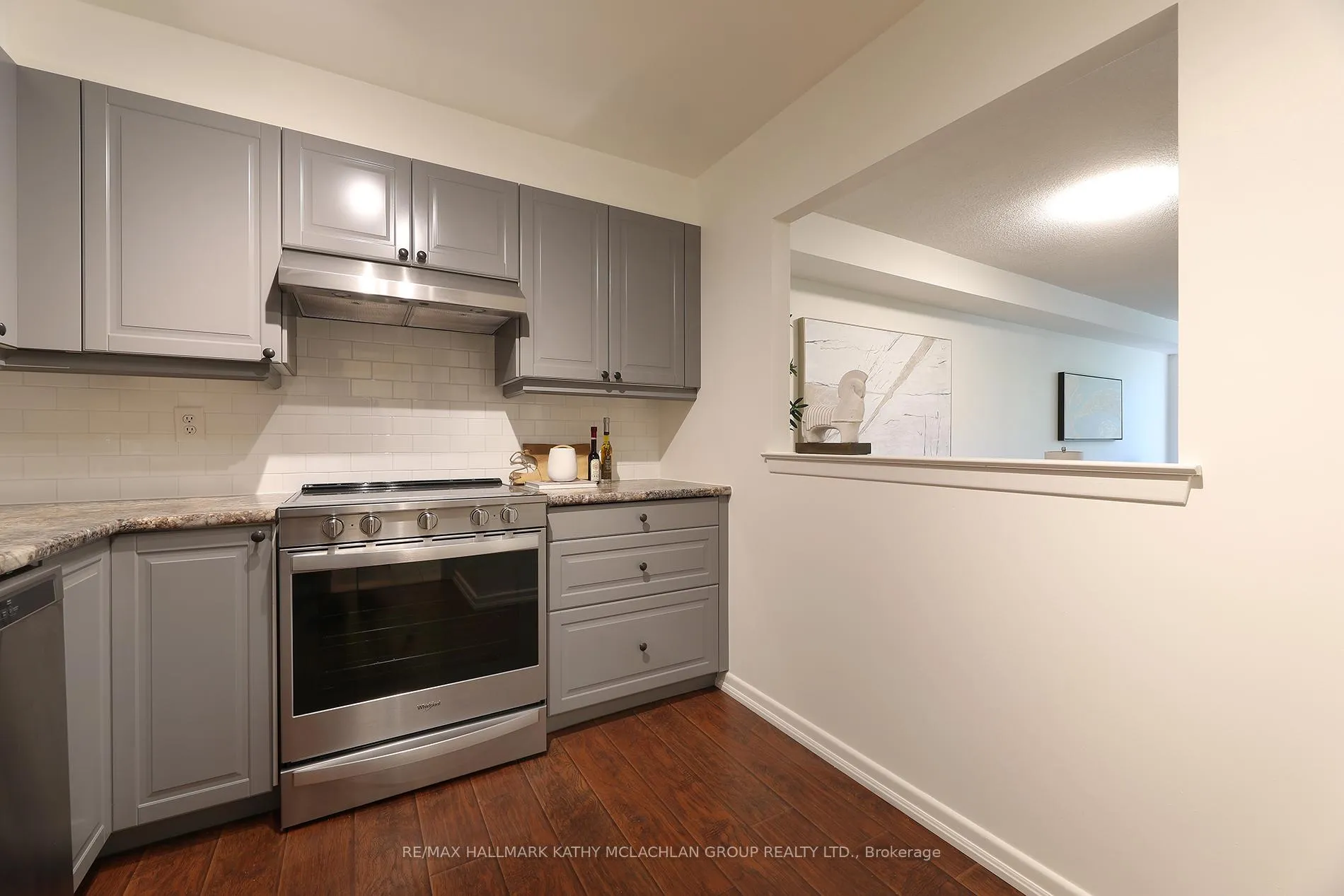Photo 12 of Unit 421, 955 Millwood Road, Toronto, Leaside — HOMEH