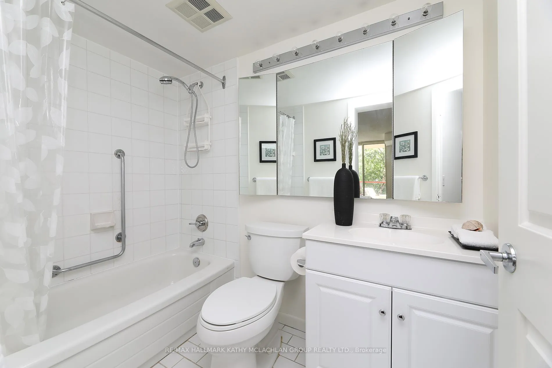 Photo 19 of Unit 421, 955 Millwood Road, Toronto, Leaside — HOMEH