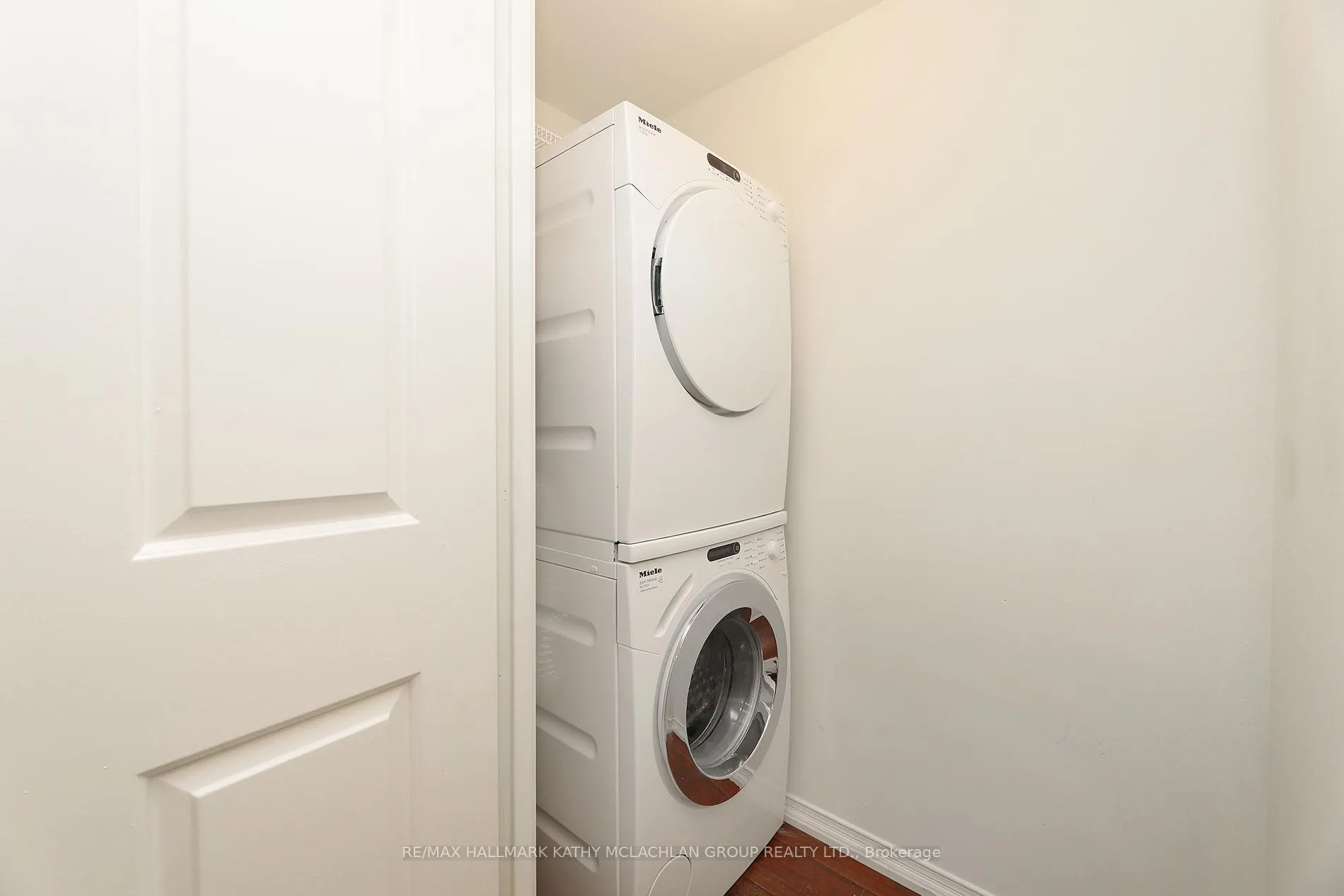 Photo 21 of Unit 421, 955 Millwood Road, Toronto, Leaside — HOMEH