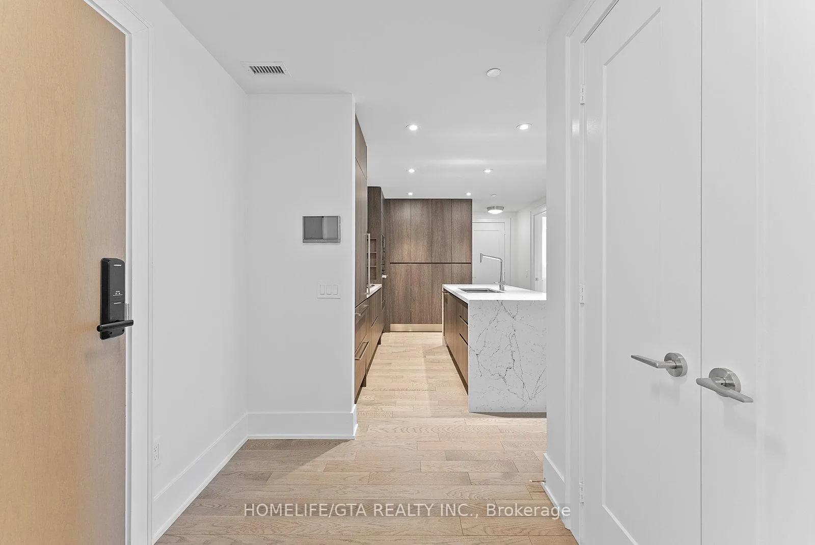 Photo 2 of Unit 605, 118 Merchants' Wharf, Toronto, Waterfront Communities — HOMEH
