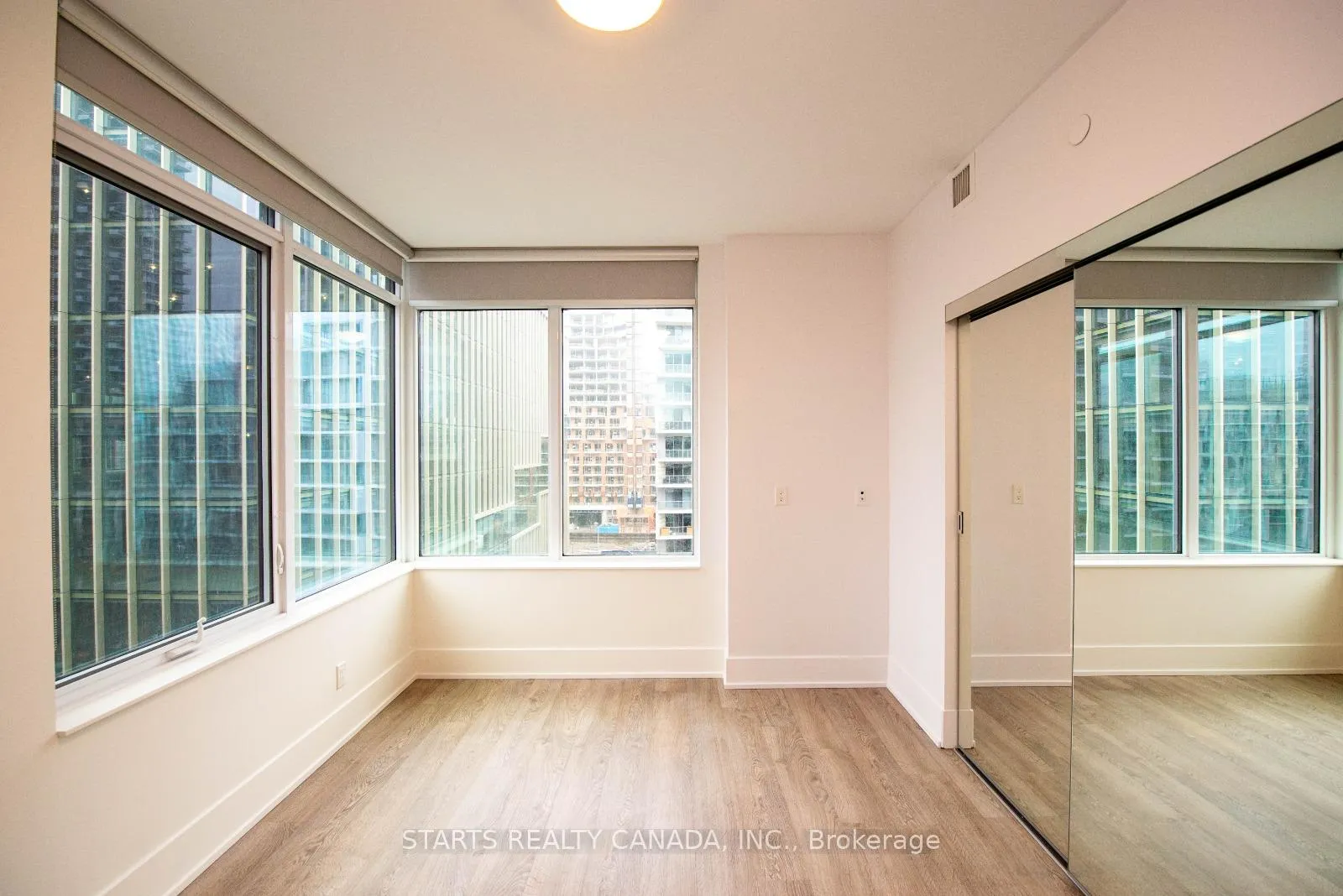 Photo 2 of Unit 722, 1 Edgewater Drive, Toronto, Waterfront Communities — HOMEH
