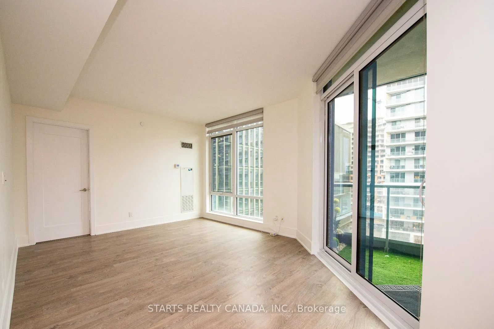 Photo 4 of Unit 722, 1 Edgewater Drive, Toronto, Waterfront Communities — HOMEH