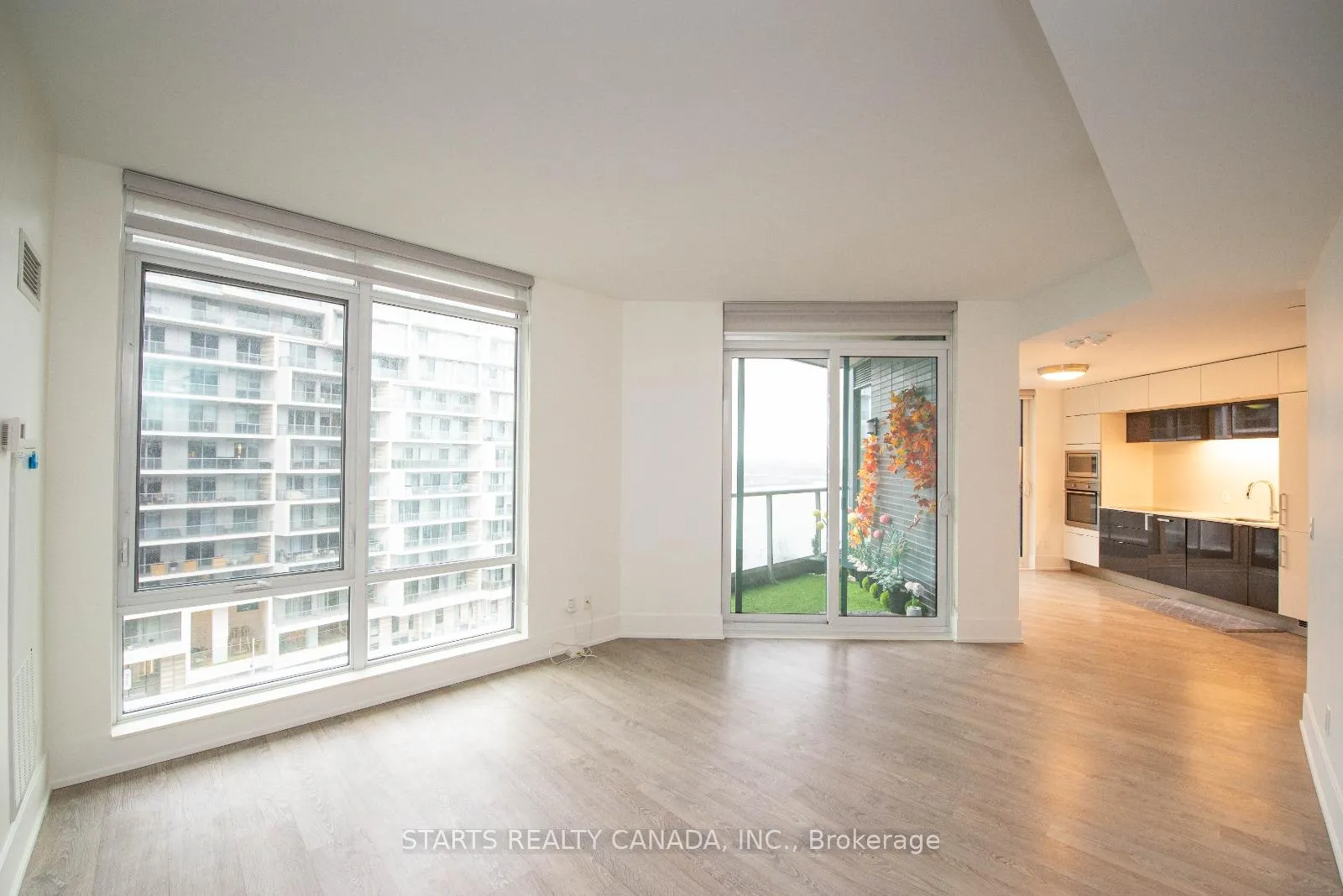 Photo 5 of Unit 722, 1 Edgewater Drive, Toronto, Waterfront Communities — HOMEH