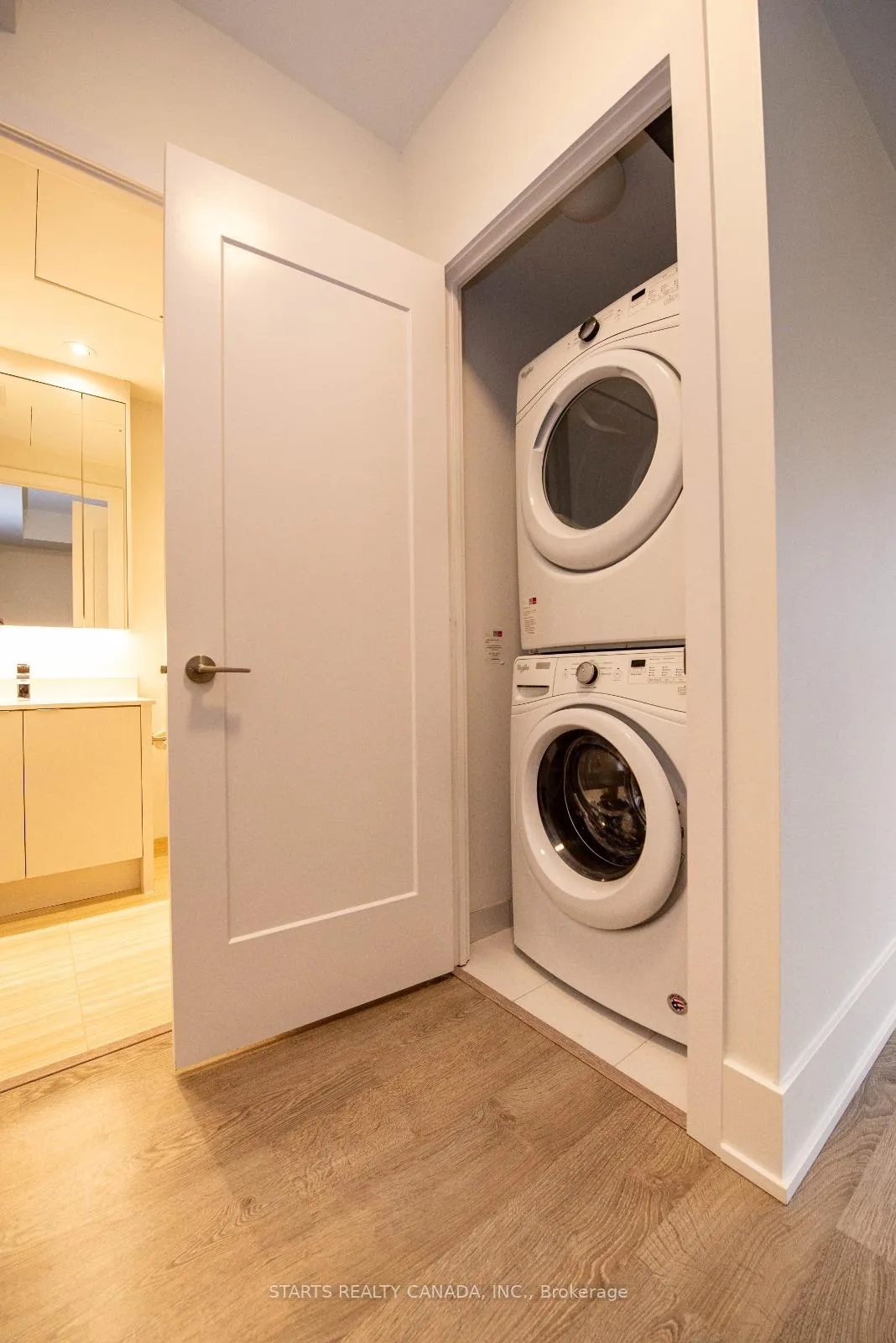 Photo 6 of Unit 722, 1 Edgewater Drive, Toronto, Waterfront Communities — HOMEH