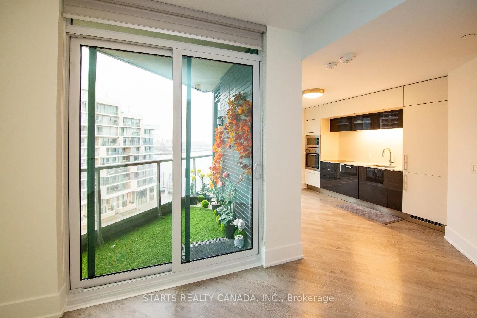 Photo 8 of Unit 722, 1 Edgewater Drive, Toronto, Waterfront Communities — HOMEH