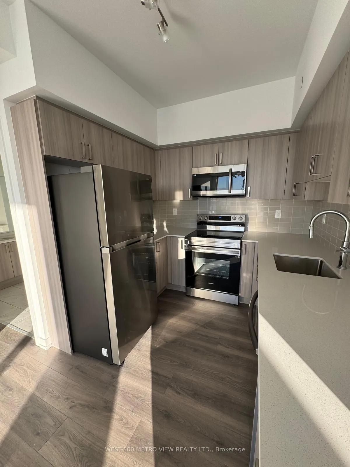 Photo 3 of Unit 1702, 1435 Celebration Drive, Pickering, Bay Ridges — HOMEH