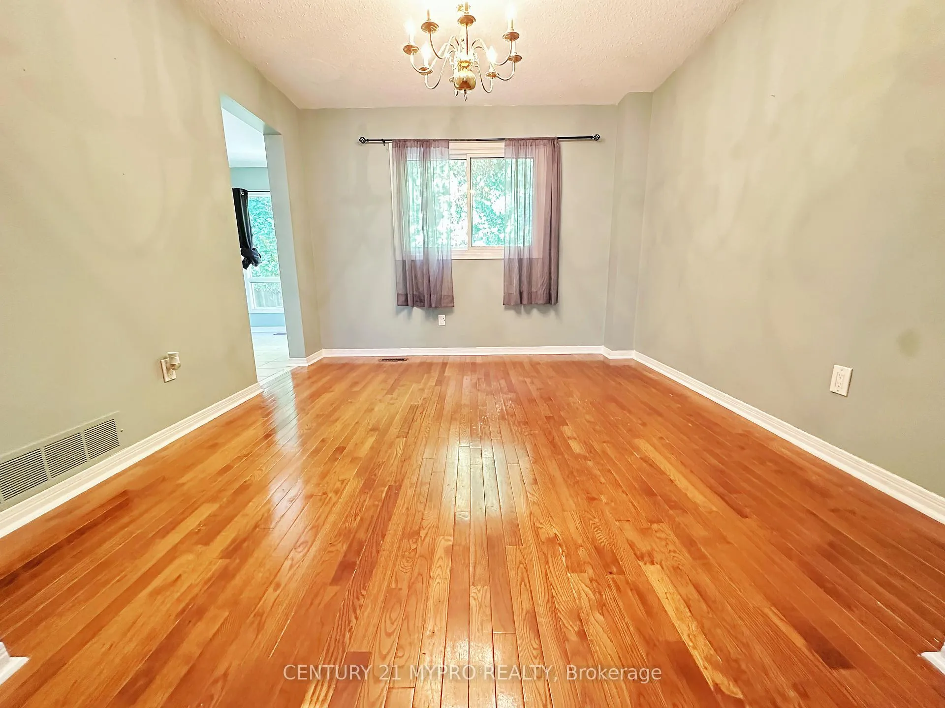 Photo 3 of 29 Adrian Crescent, Markham, Raymerville — HOMEH
