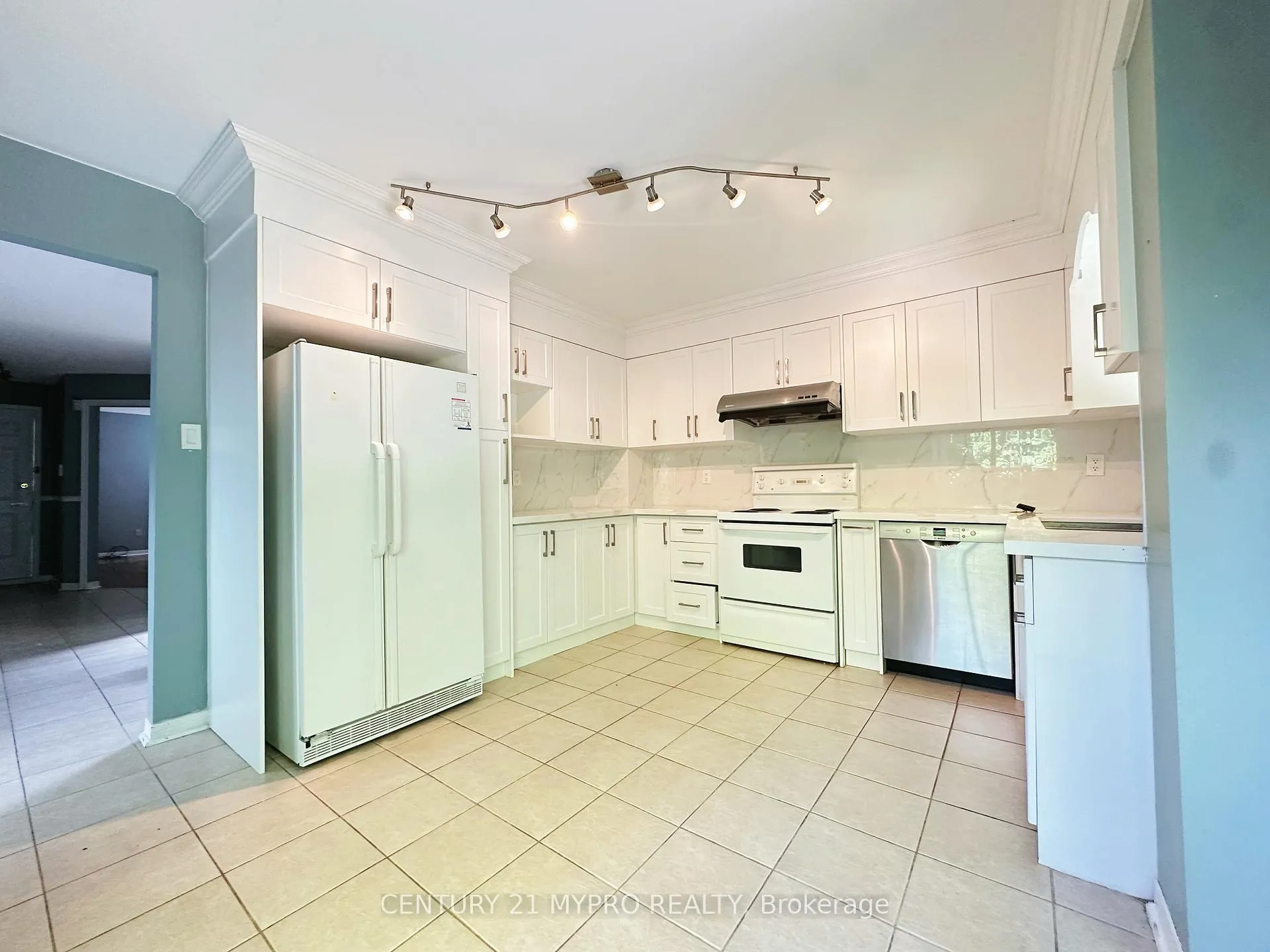 Photo 6 of 29 Adrian Crescent, Markham, Raymerville — HOMEH