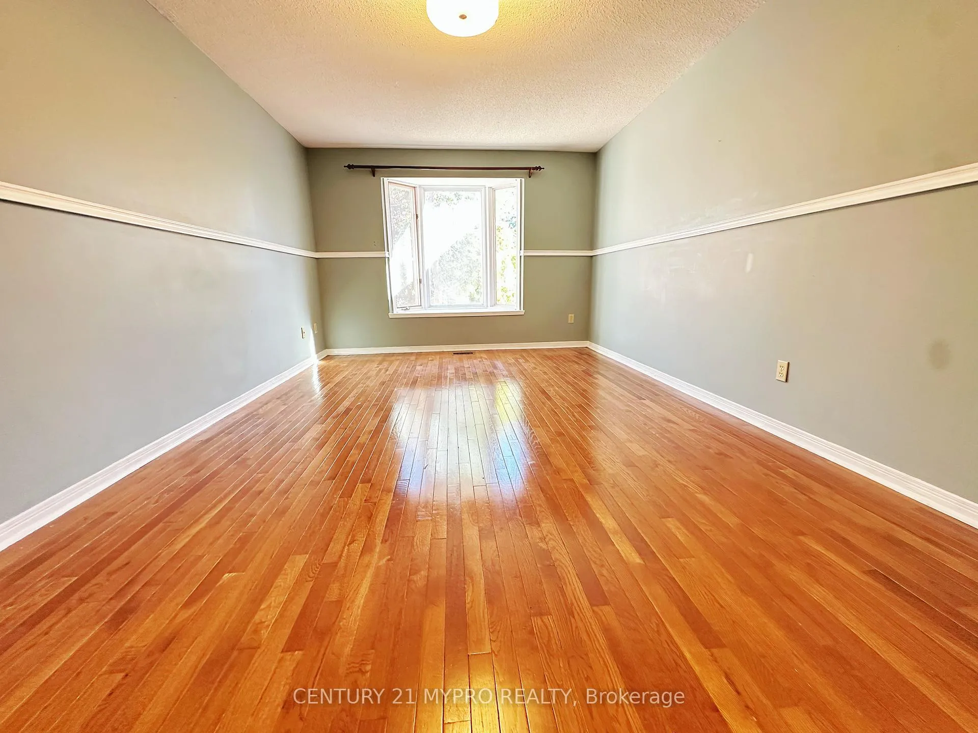 Photo 12 of 29 Adrian Crescent, Markham, Raymerville — HOMEH
