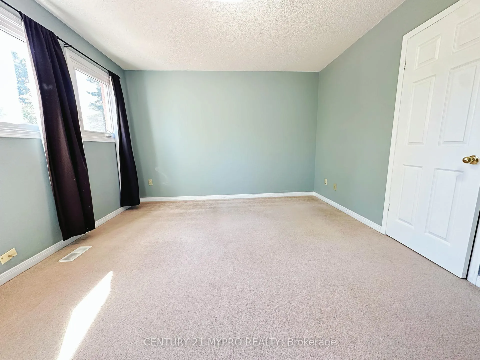 Photo 16 of 29 Adrian Crescent, Markham, Raymerville — HOMEH