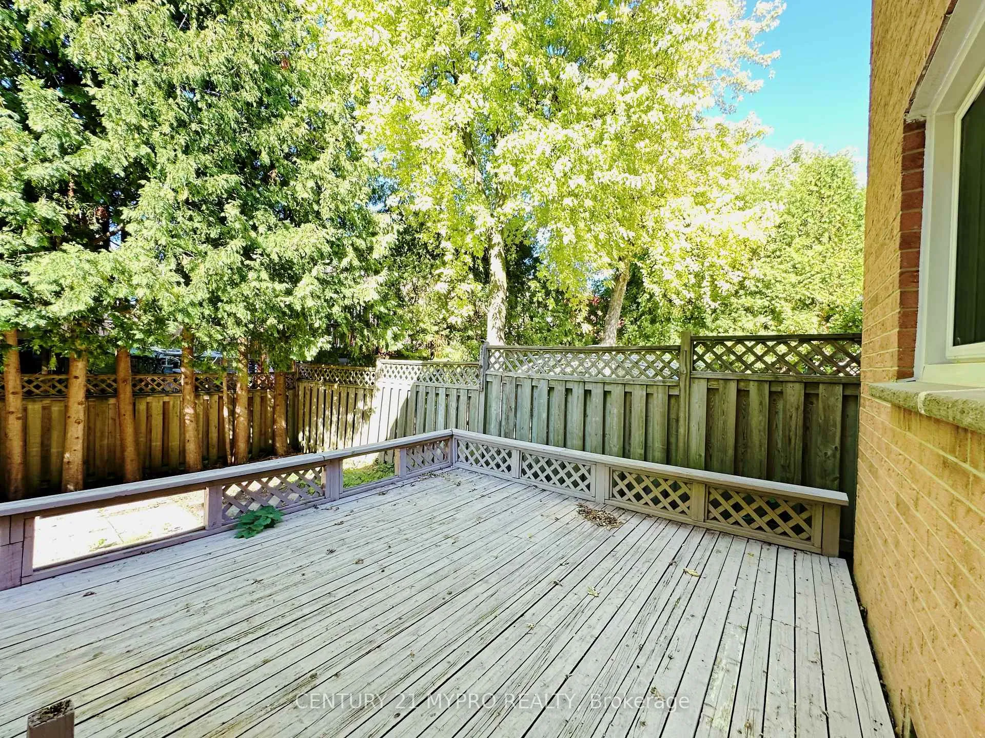 Photo 20 of 29 Adrian Crescent, Markham, Raymerville — HOMEH