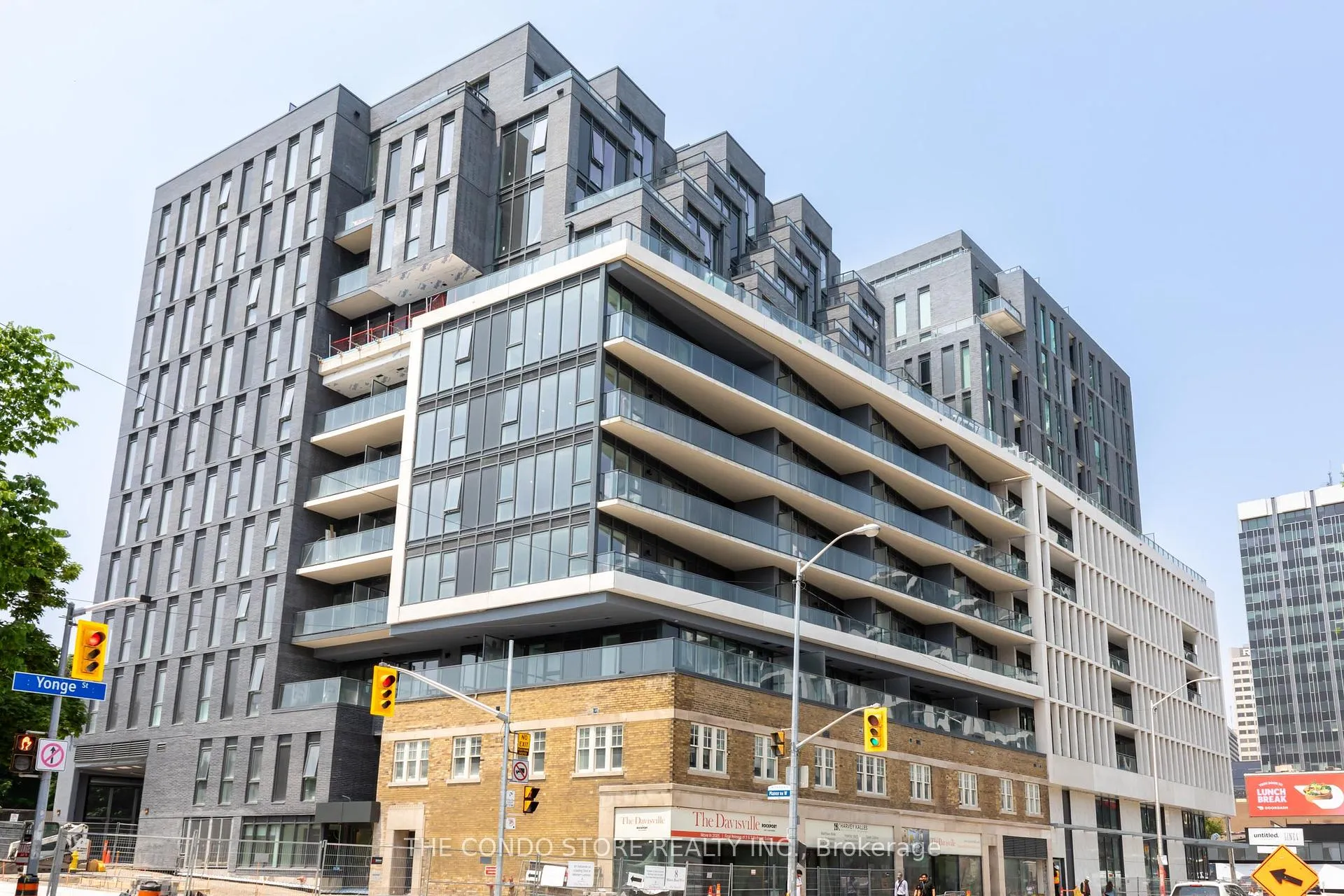 Front of Unit 904, 8 Manor Road W