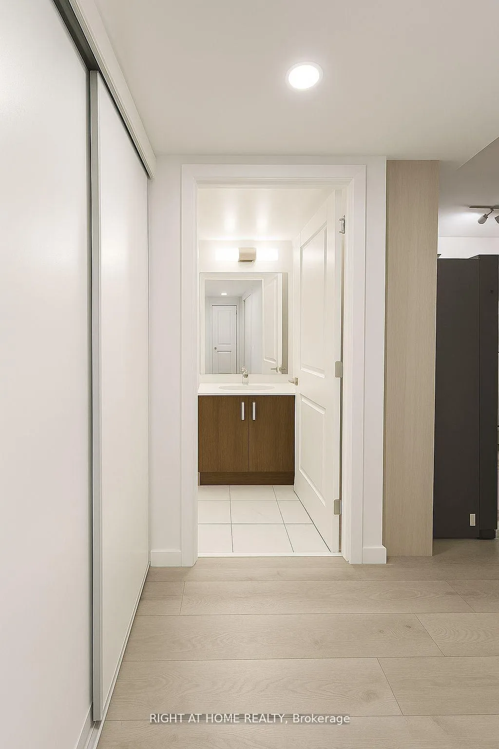 Photo 4 of Unit 810, 1455 Celebration Drive, Pickering, Bay Ridges — HOMEH