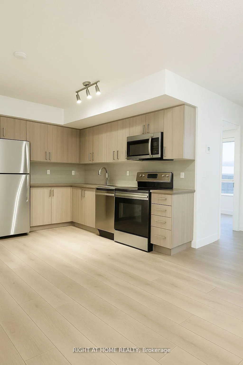 Photo 7 of Unit 810, 1455 Celebration Drive, Pickering, Bay Ridges — HOMEH
