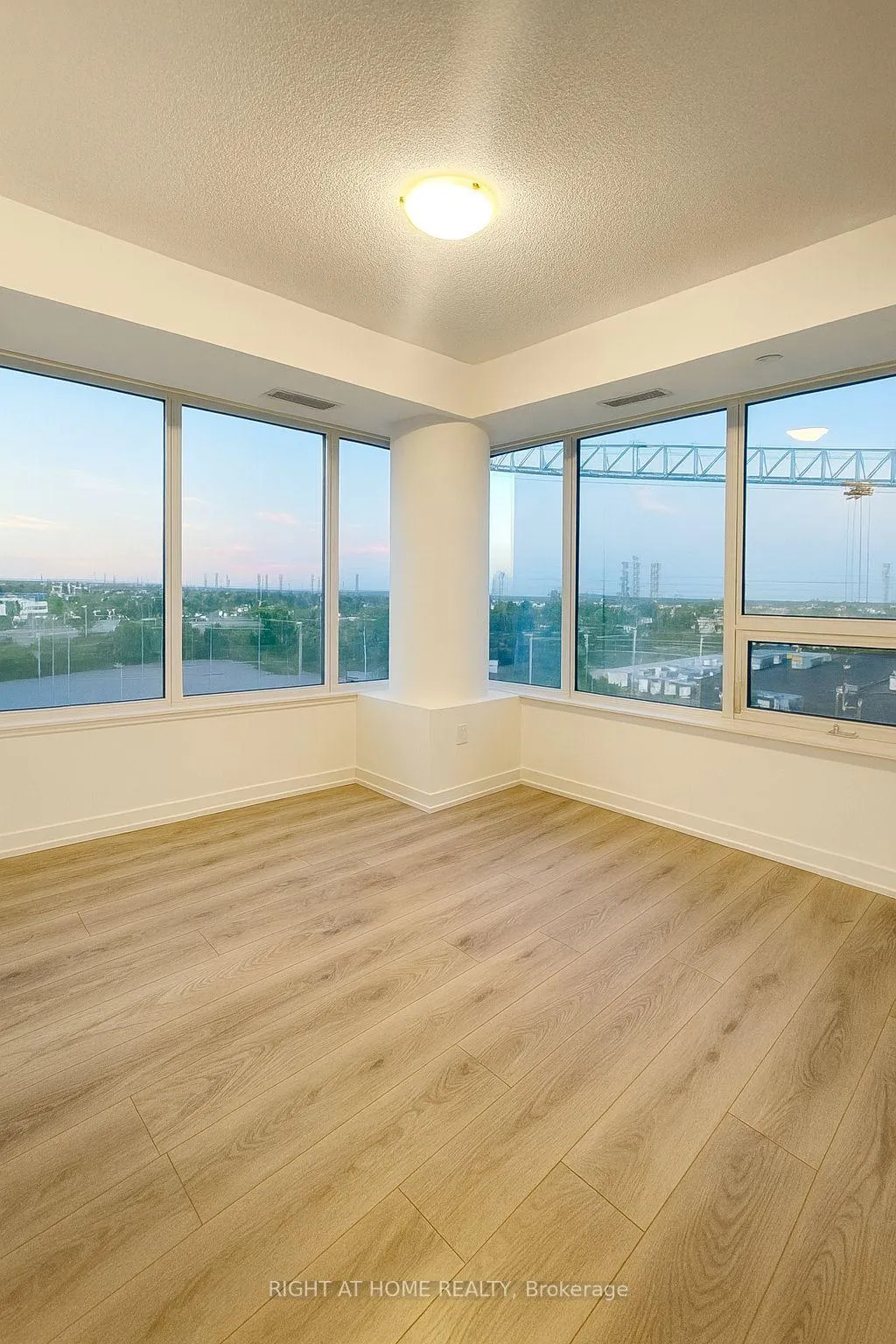 Photo 10 of Unit 810, 1455 Celebration Drive, Pickering, Bay Ridges — HOMEH