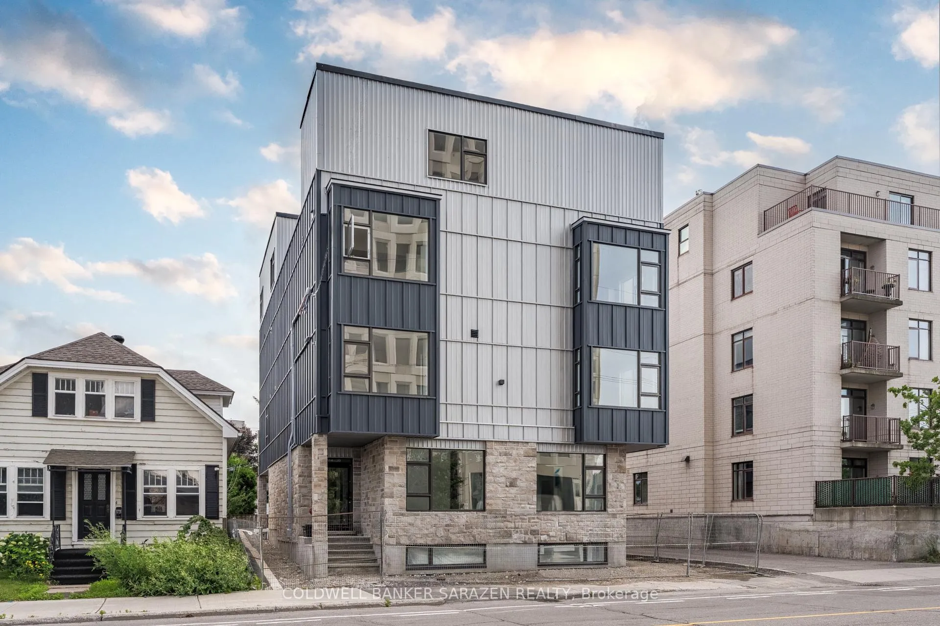 Front of Unit 002, 10 Mcarthur Avenue