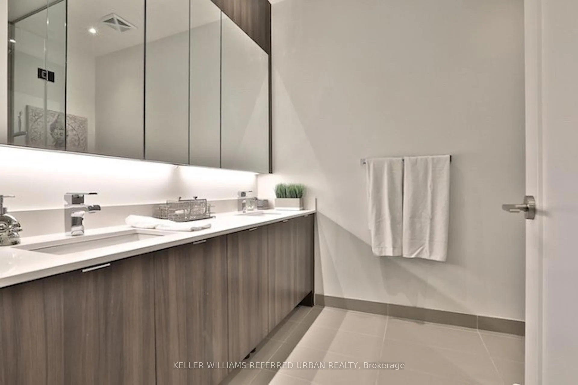 Photo 3 of Unit 610, 15 Merchants' Wharf, Toronto, Waterfront Communities — HOMEH