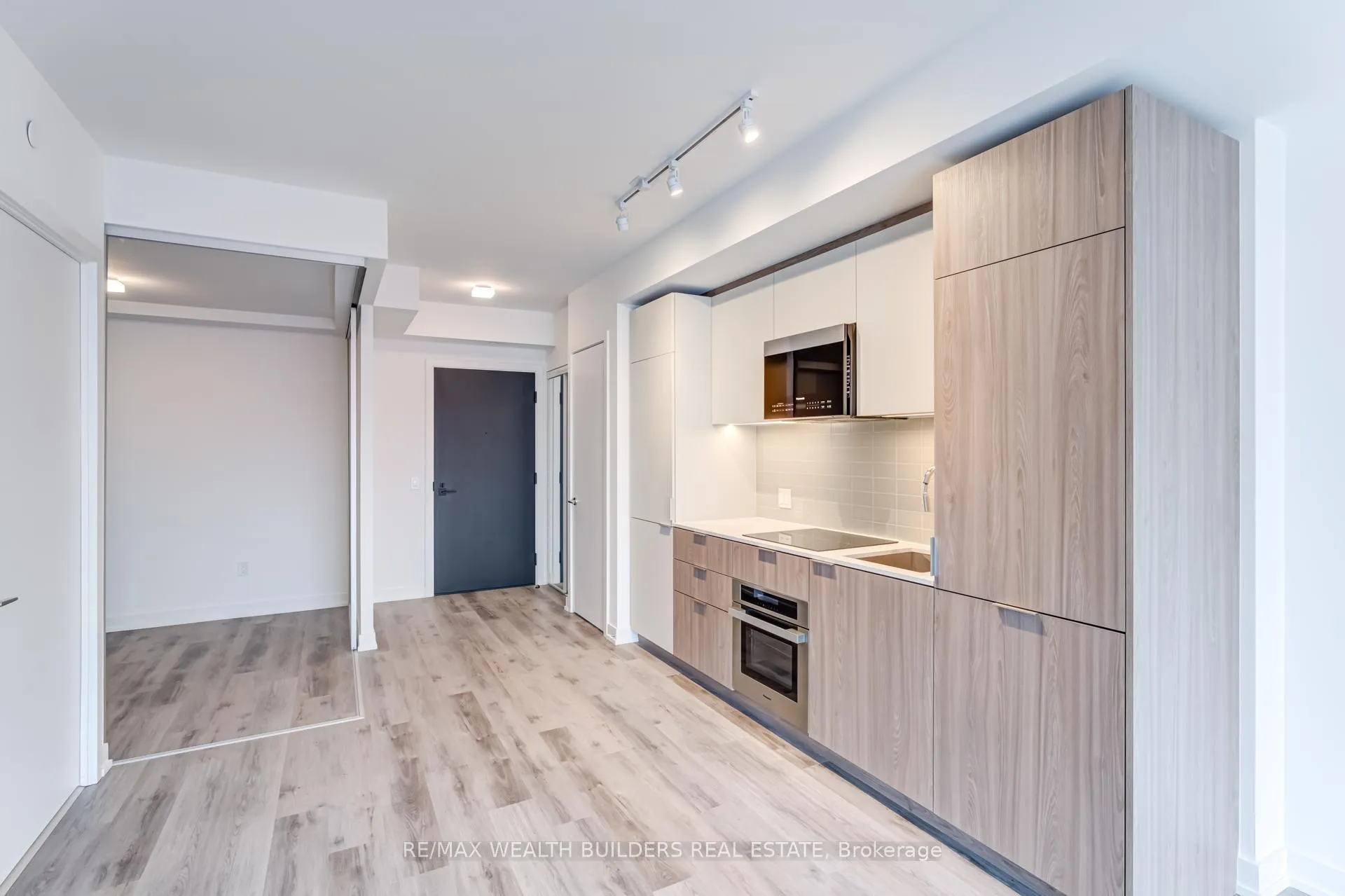 Photo 3 of Unit 421, 28 Eastern Avenue, Toronto, Moss Park — HOMEH